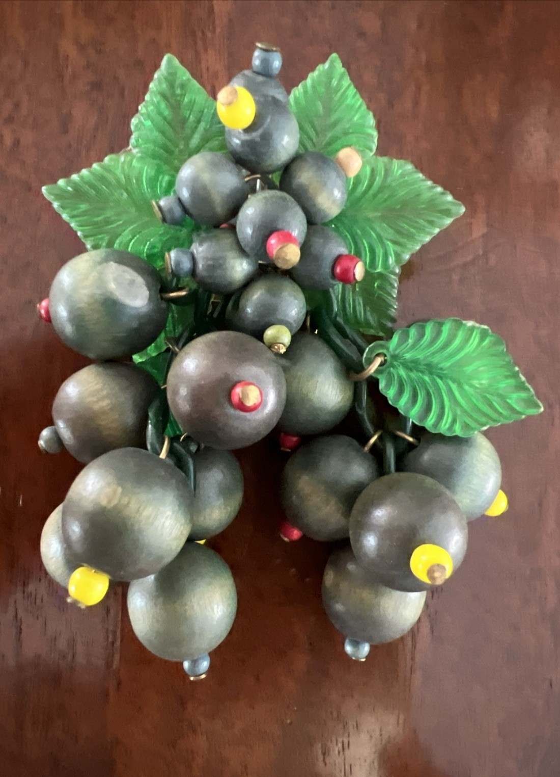 VINTAGE 1940’s MIRIAM HASKELL WOOD BLUEBERRY BROOCH / GREEN CELLULOID LEAVES