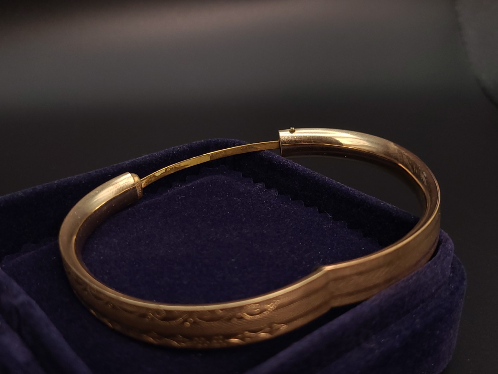 Antique Victorian SB Co Gold Filled Engraved Hinged Bangle Bracelet Floral