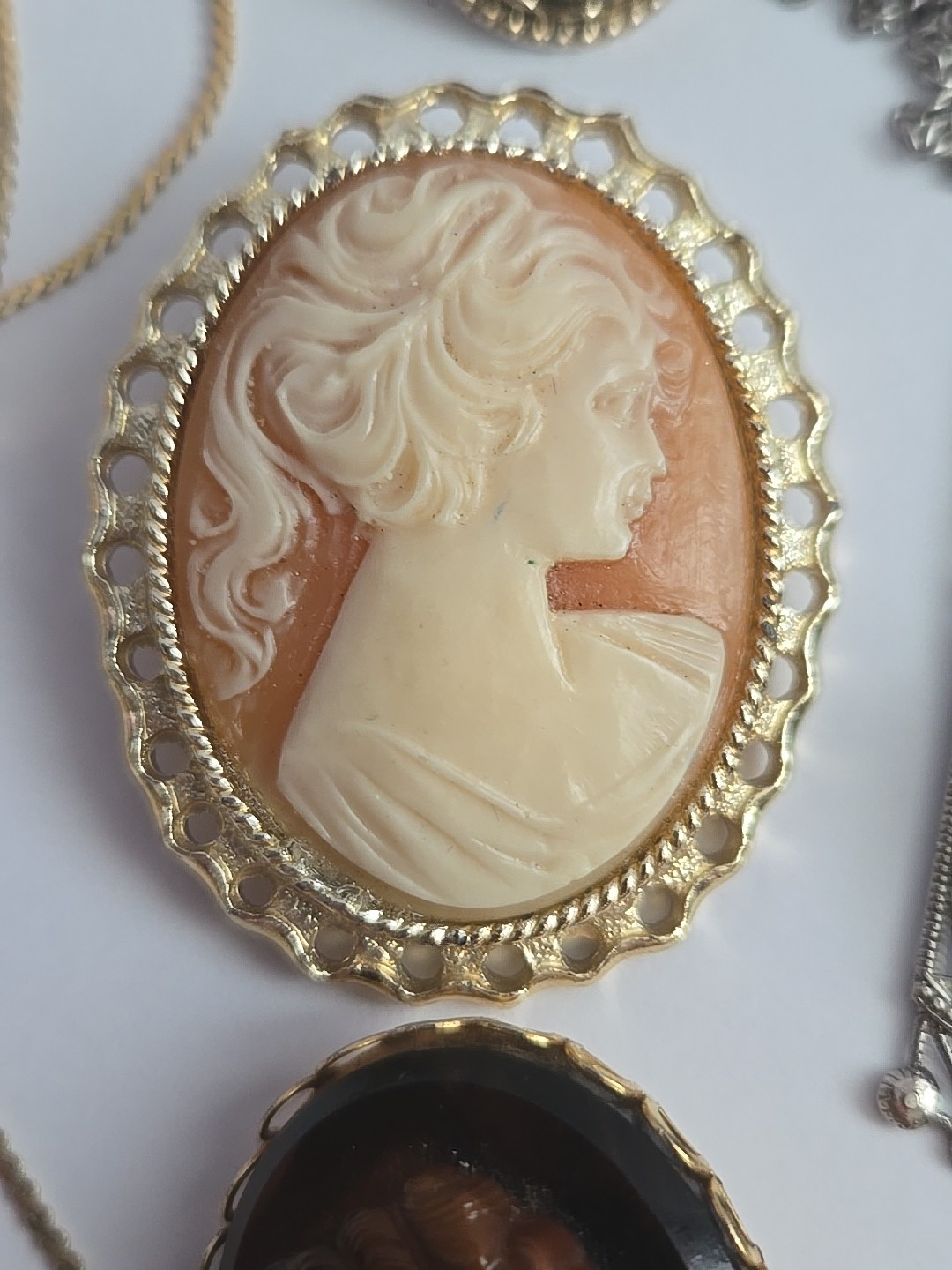 Vtg Modern Resin Cameo Pins Brooch Pendant Necklace Earrings Lot