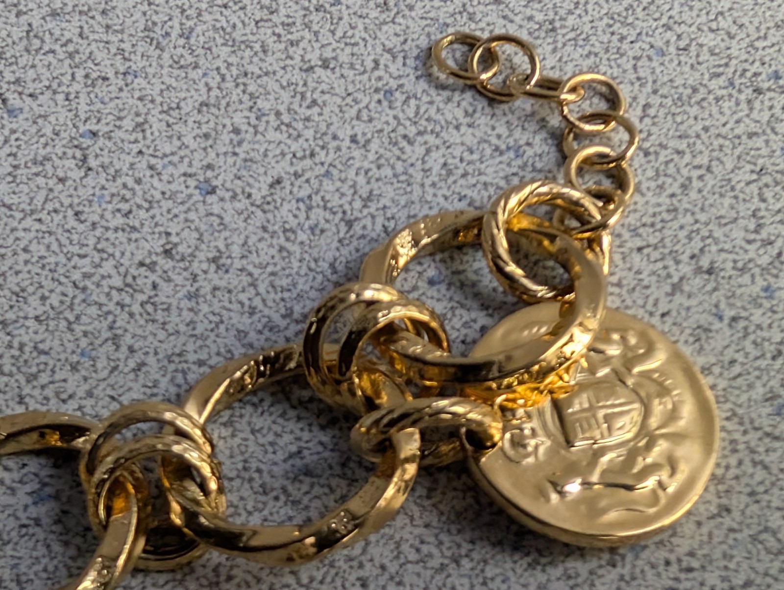VNTG BELLEZZA TEXTURED CIRCLE ROLO LINK FAUX COIN BRACELET LOBSTER CLASP~8.5 IN.