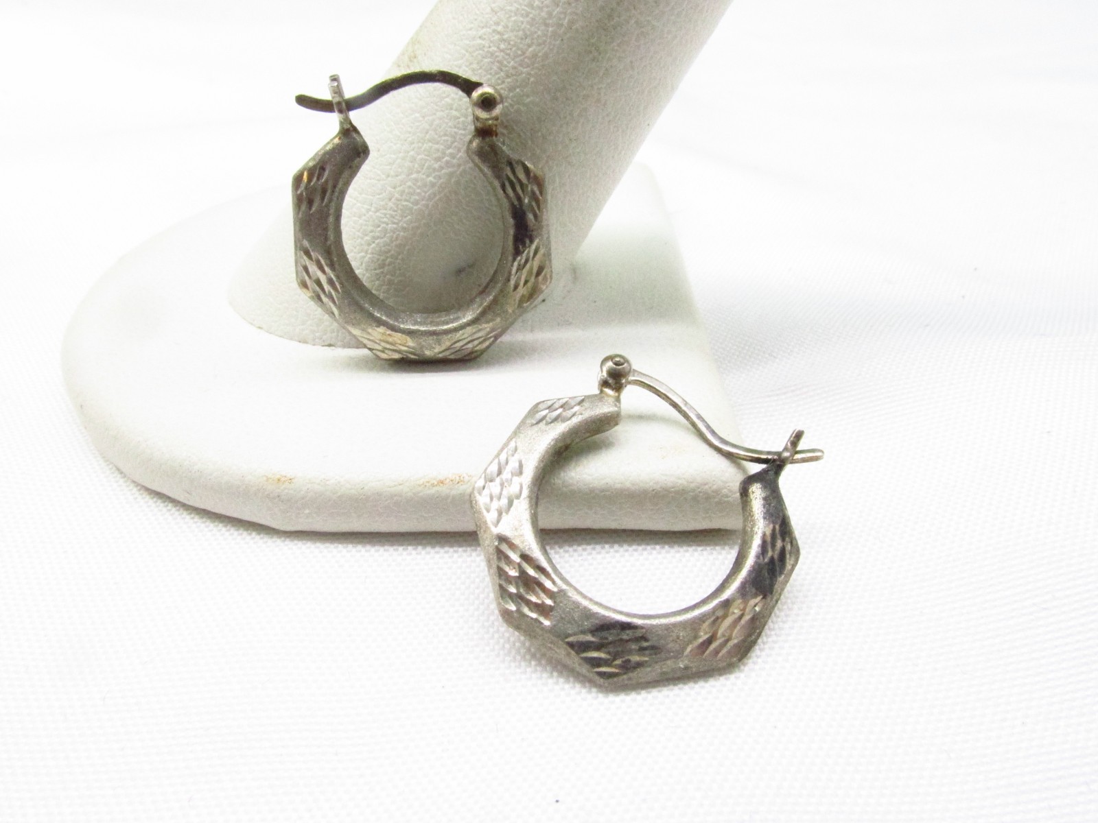 Sterling Silver Etched Diamond Design Hoop Pierced Earrings .5 In .75 Out #539