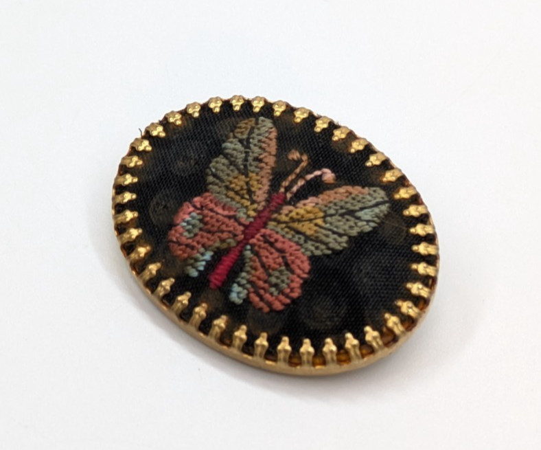 VTG Multicolor Black Needlepoint Butterfly Gold Tone Oval Brooch Pin 1 5/8″