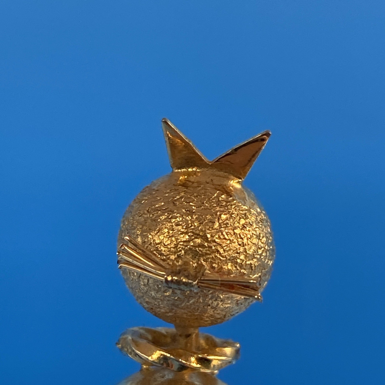 ADMARK signed CAT PIN Brooch vintage Gold Filled semi-precious carved bloodstone