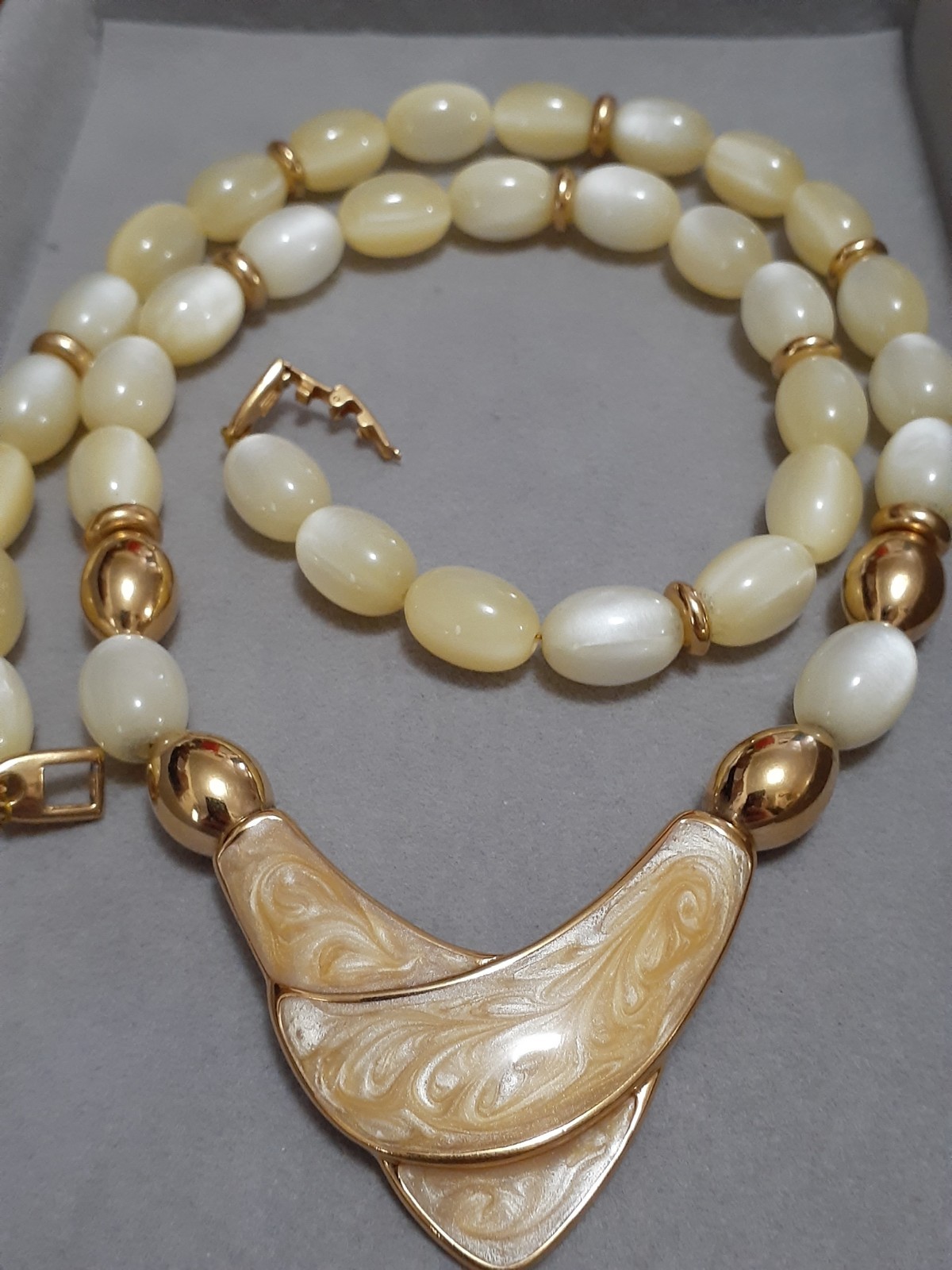 Napier champagne moonglow lucite bead necklace w/Chevron enamel pendant 24″