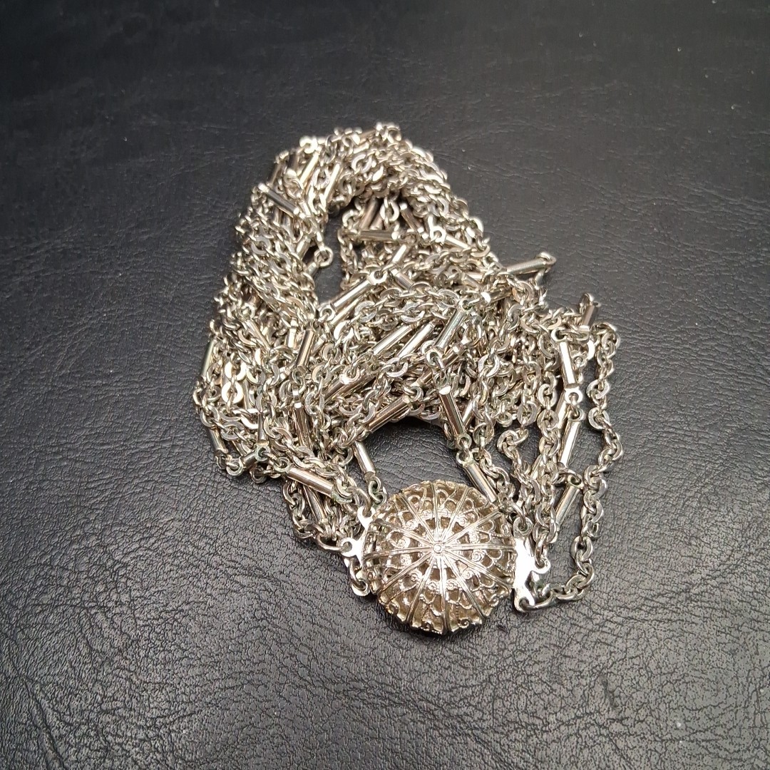 Vintage Multiple Chain Necklace Silver Tone. 17.108