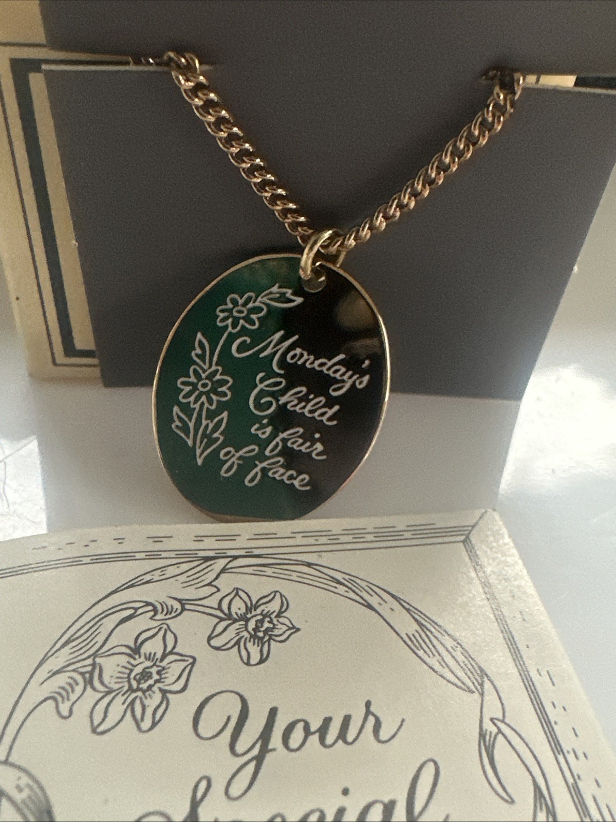 Vintage Avon 14 Inch Gold Plate Mondays Child Necklace Nos Never Worn Beautiful