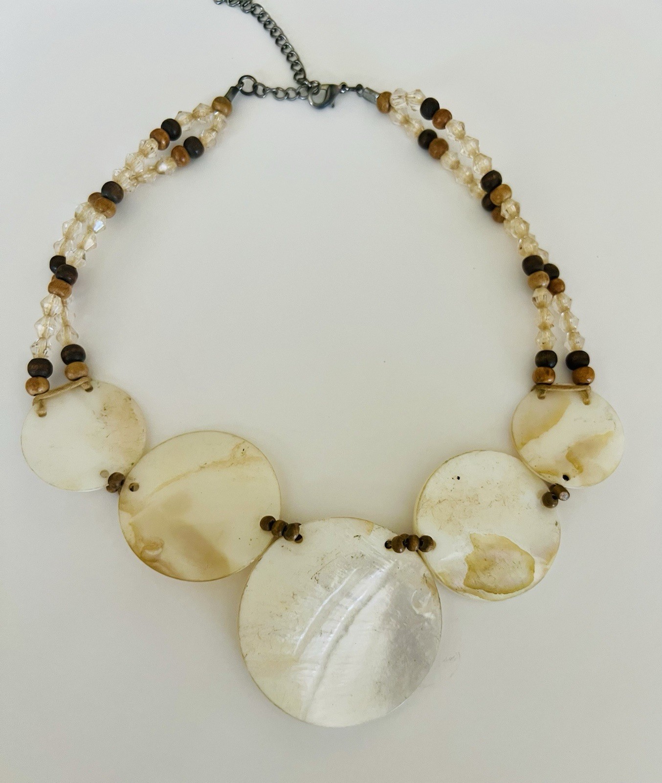 White Round Mother Of Pearl + Bead Necklace Beautiful Colors