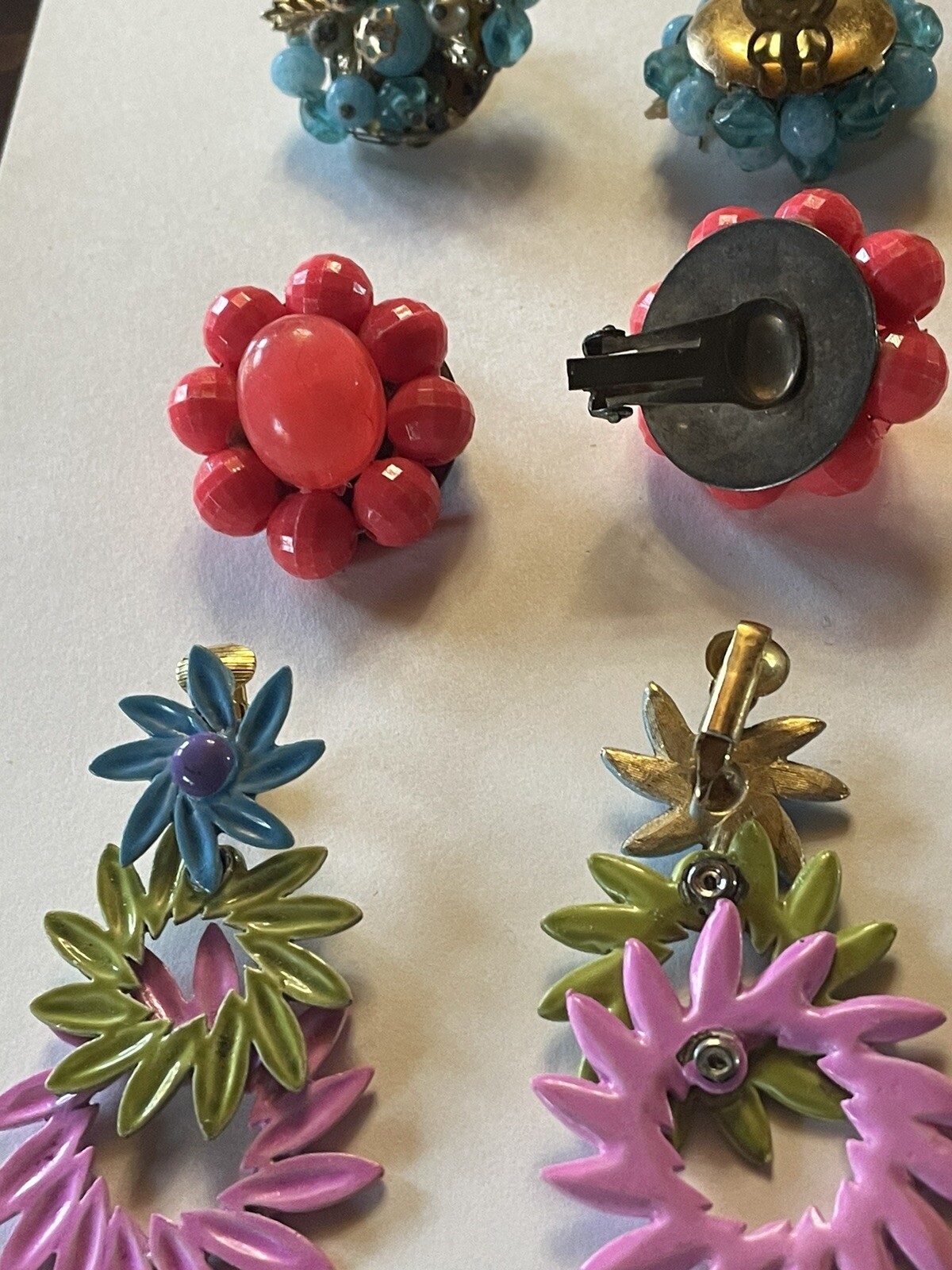 3 pair Vintage Tropical Island Multi Color Art Beach Clip Earrings. Rare Ref #17