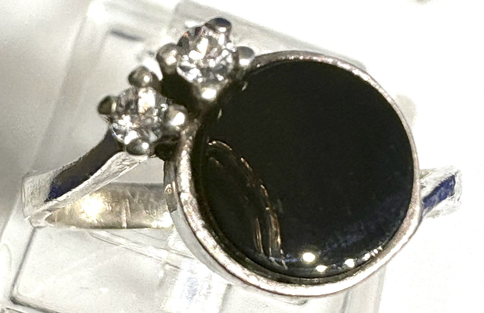 A08 Vintage 925 Sterling Silver Ring Size 8 est 1950s Black Onyx & Topaz 2.95g