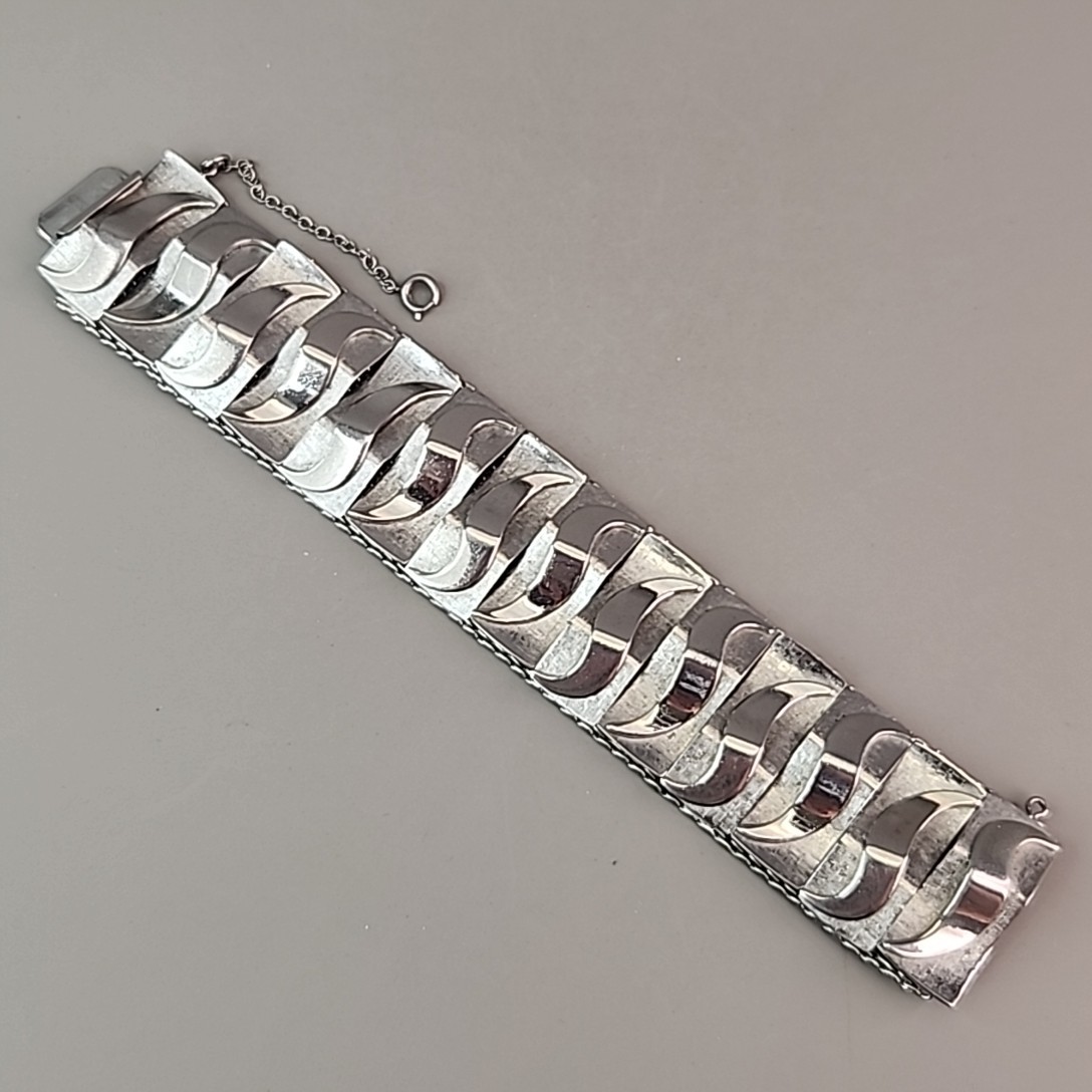 Vintage Wide Mesh Bracelet Silver Tone Wavy Panels 6.5″
