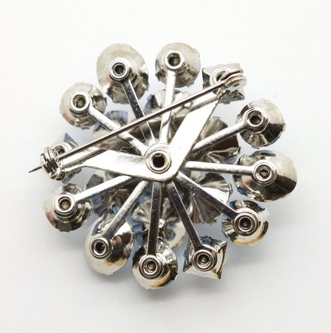 Pretty Starburst Brooch Prong Set Bright Blue Colored Rhinestones 3D Excellent