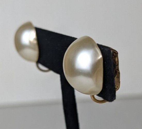 vintage faux semi circle w/two flat sides pearl stud screw back earrings