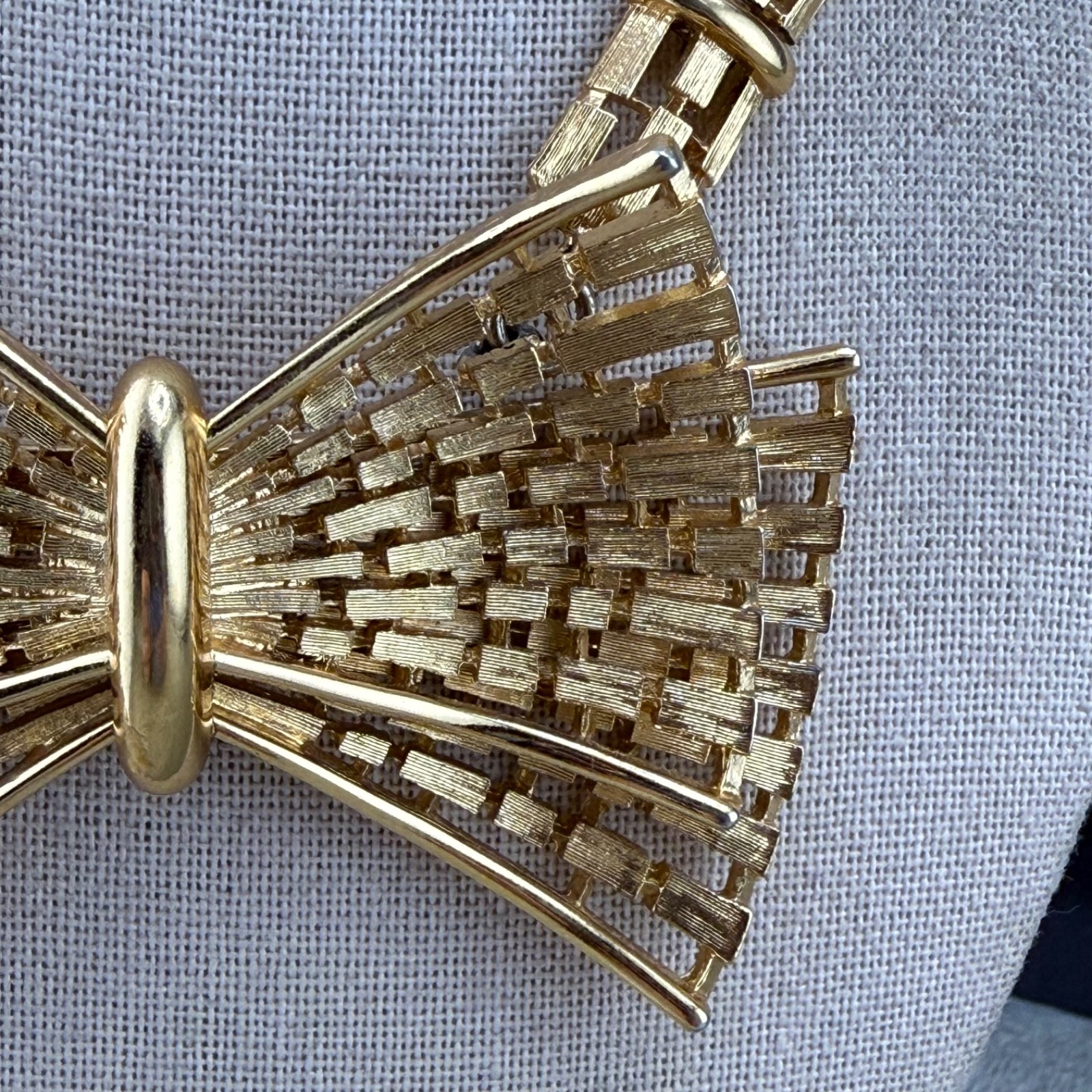 Vintage Monet Necklace Gold Tone Bow 16”