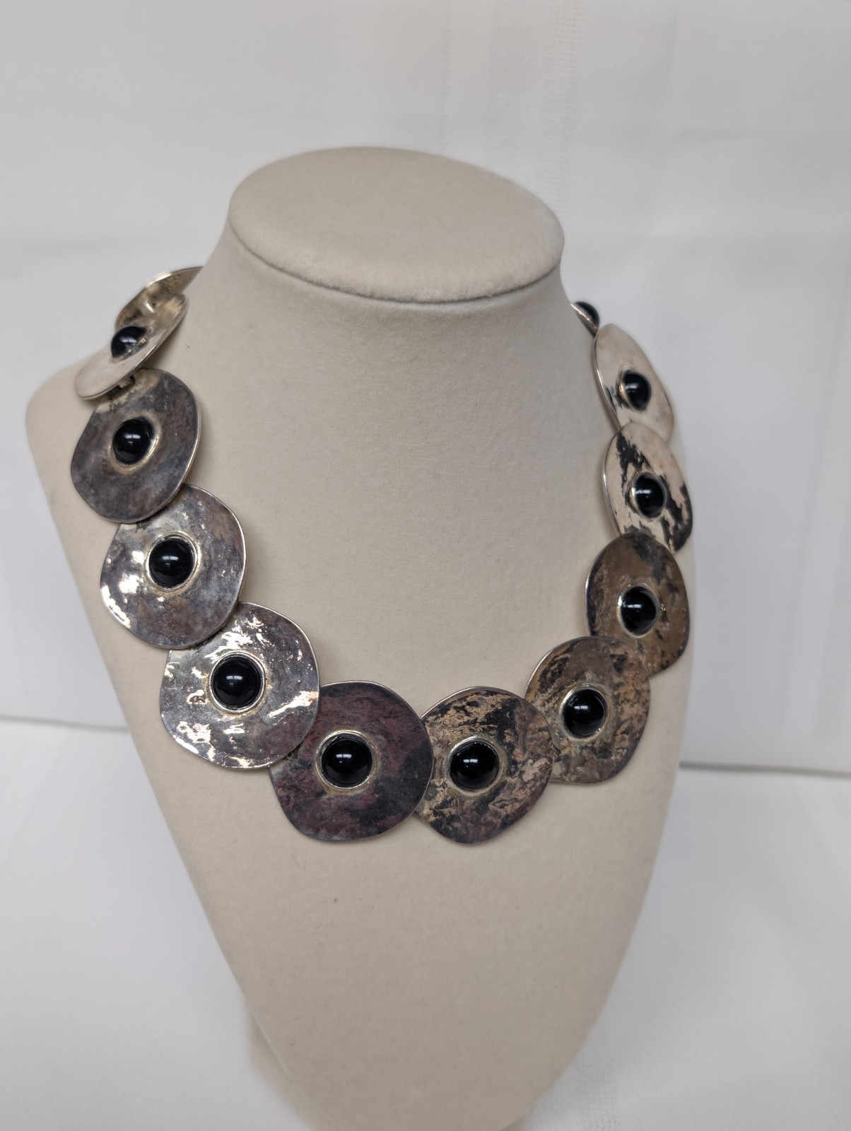 Vintage Silver Toned Hammered Faux Onyx Cab Dramatic Statement Choker Necklace