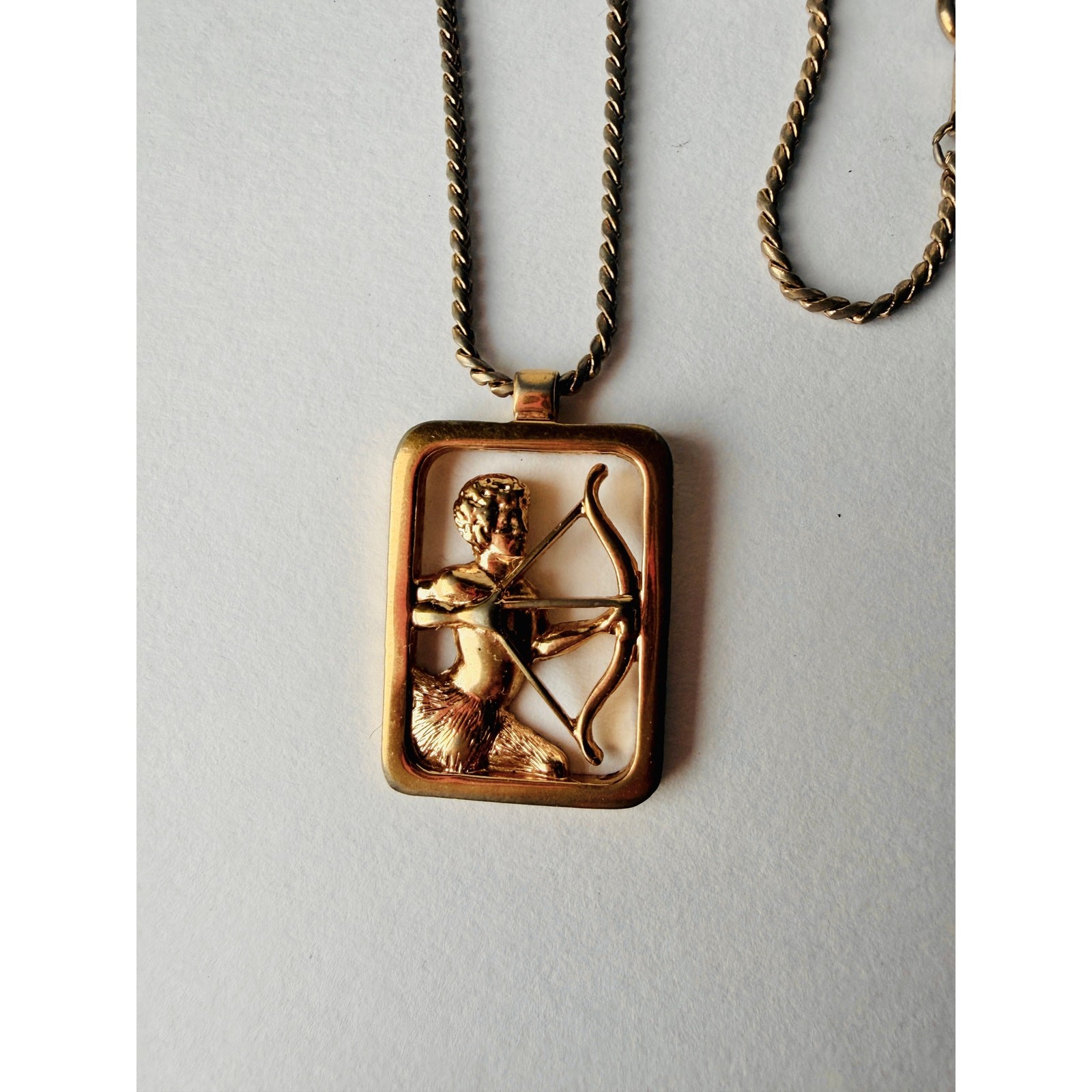 Vintage Avon Sagittarius Zodiac Necklace Star Signs Archer Pendant 18”