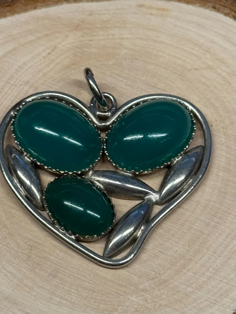 Vintage Large pendant green agate
