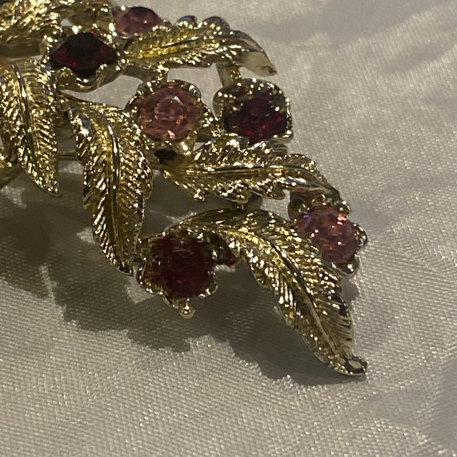 Vintage Stunning Pink Purple Rhinestones Lg Leaf Brooch Pin Silver 1” by 2 1/2”