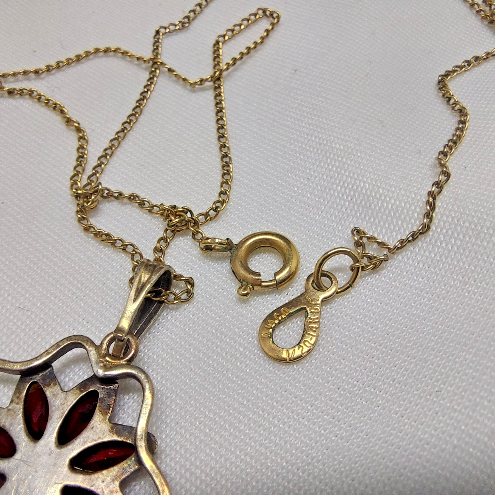 Vintage AMCO Victorian Style 1/20 14k Gold Filled Garnet Red Pendant Necklace