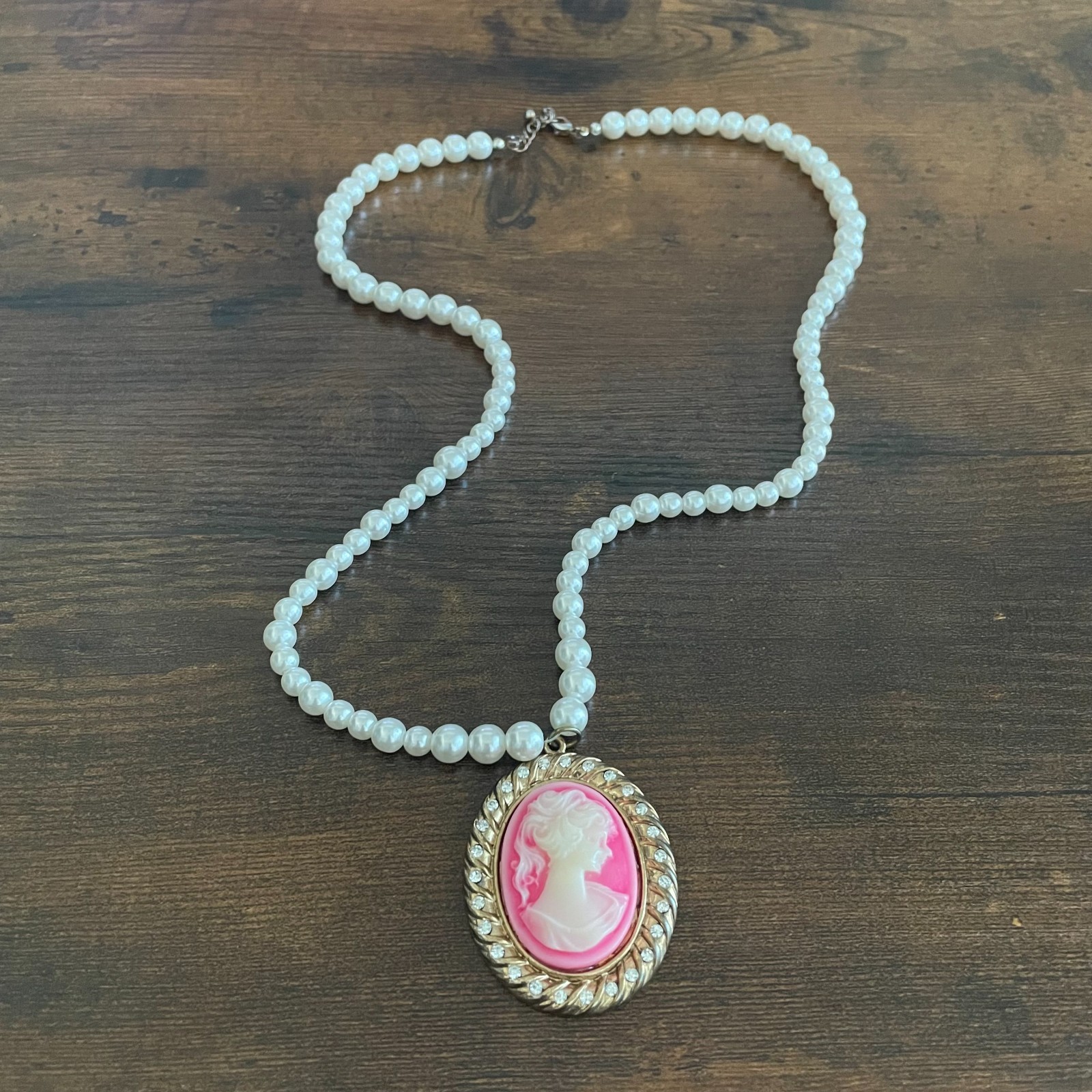 Vintage Women’s Faux Pearl Necklace Pink Oval Victorian Style Pendant Jewelry