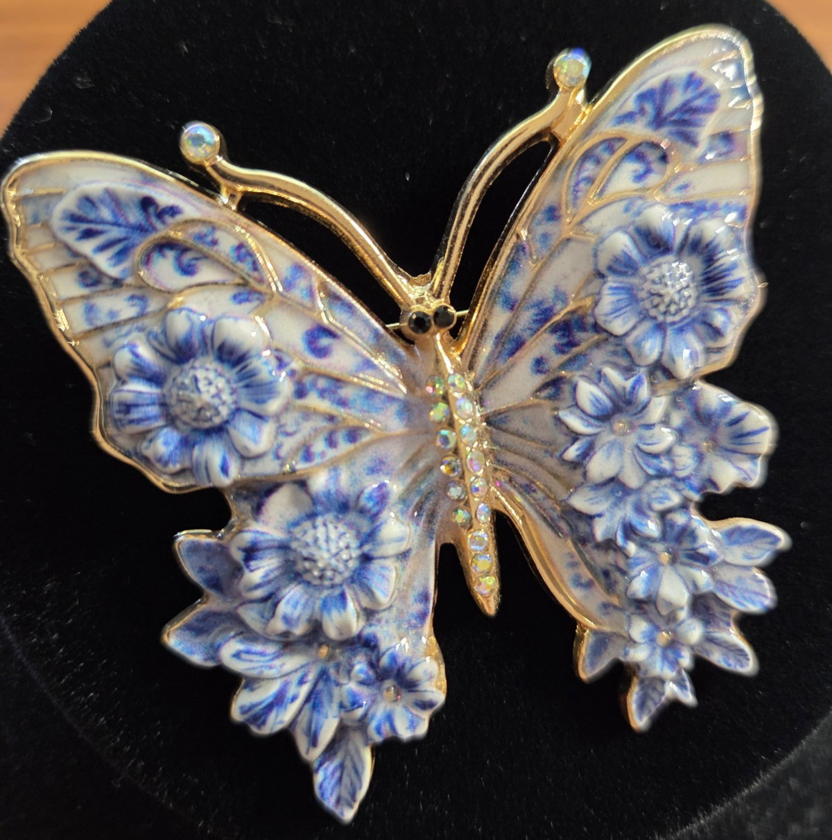 Blue Butterfly Brooch Gorgeous 3D Art Gold Tone & Rhinestones in Pink Gift Pouch