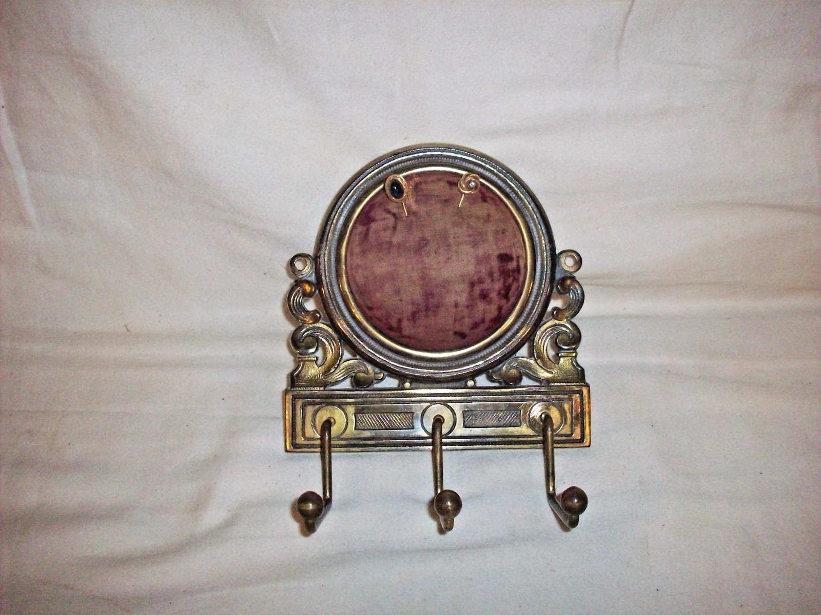 ANTIQUE CAST IRON VICTORIAN ? GENTLEMANS STICK PINS, BELT, GARDER, BOWTIE HOLDER