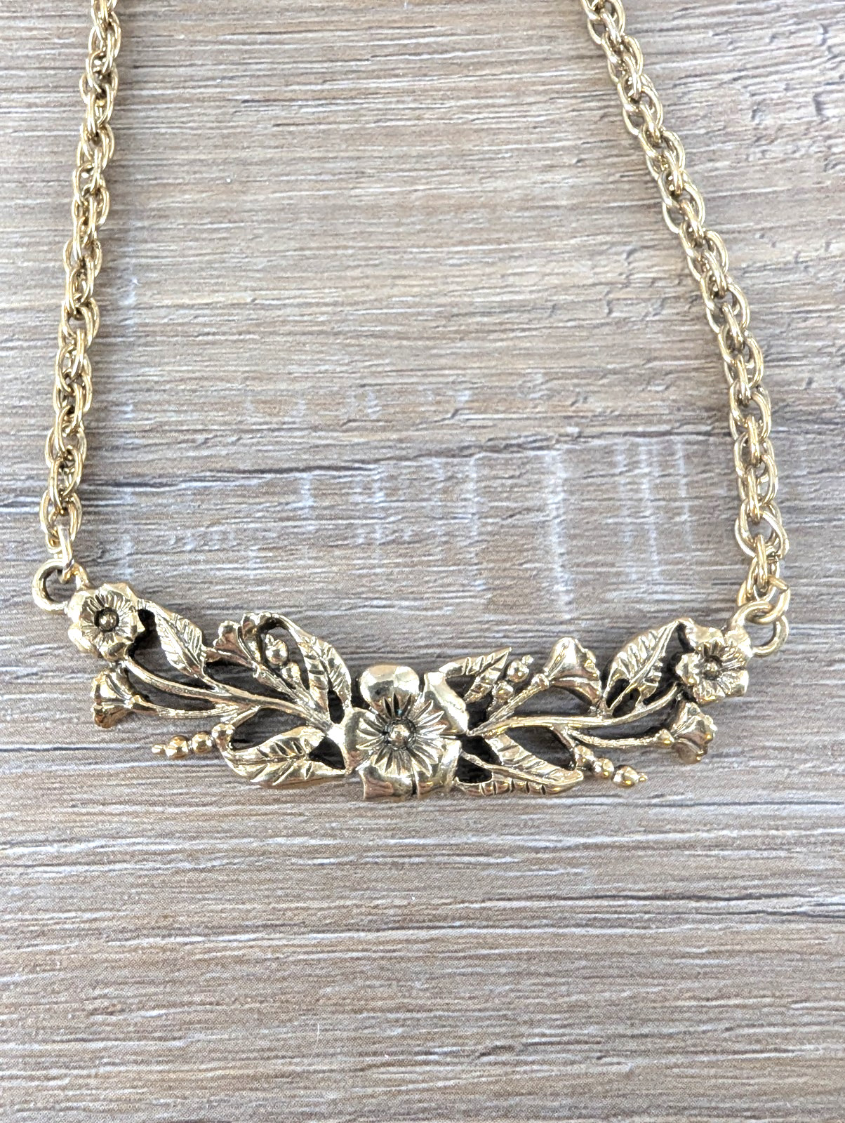 1928 Jewelry Co 19″ goldtone floral necklace nickel free made in USA hook close