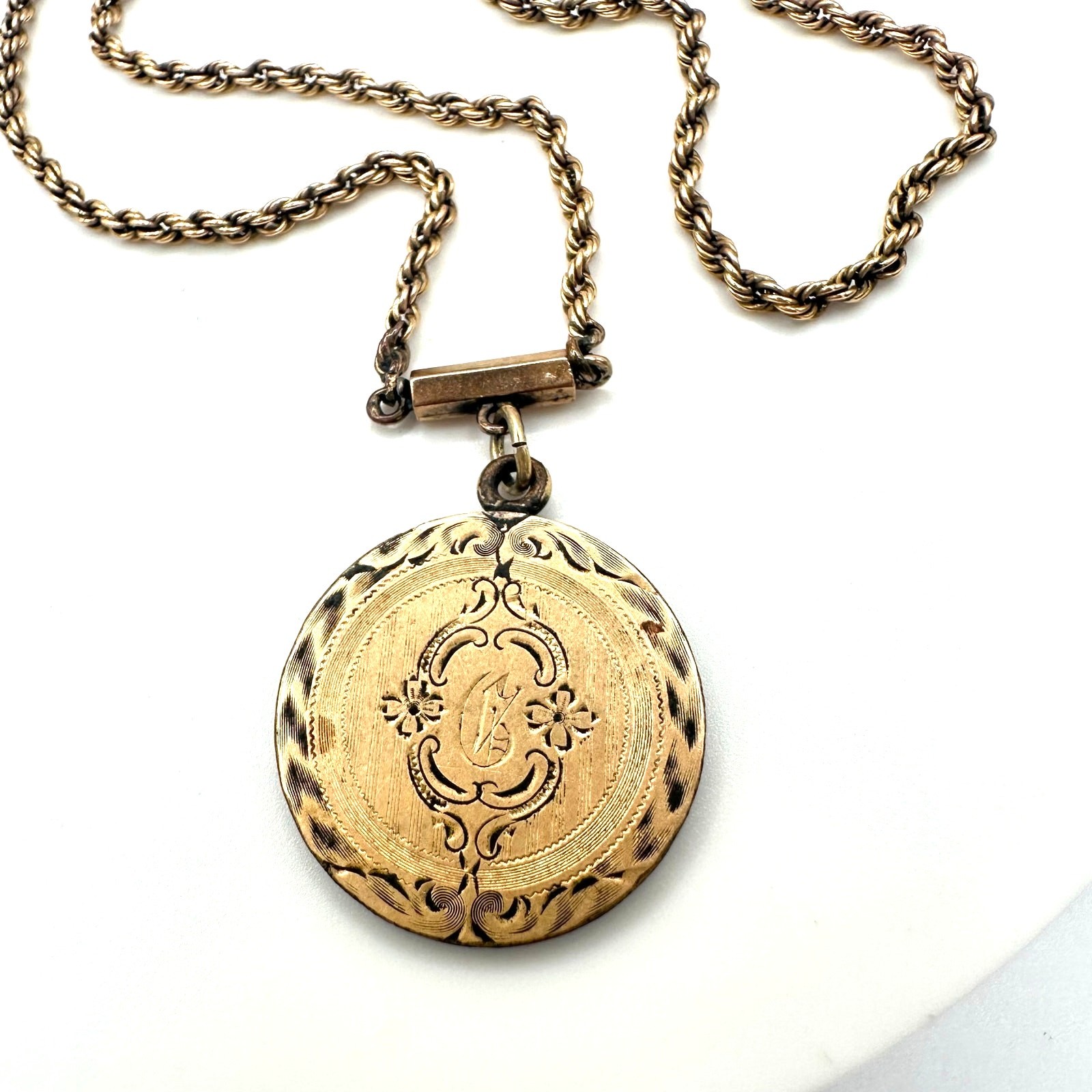 Antique Victorian gold filled twisted rope chain etched disc pendant necklace