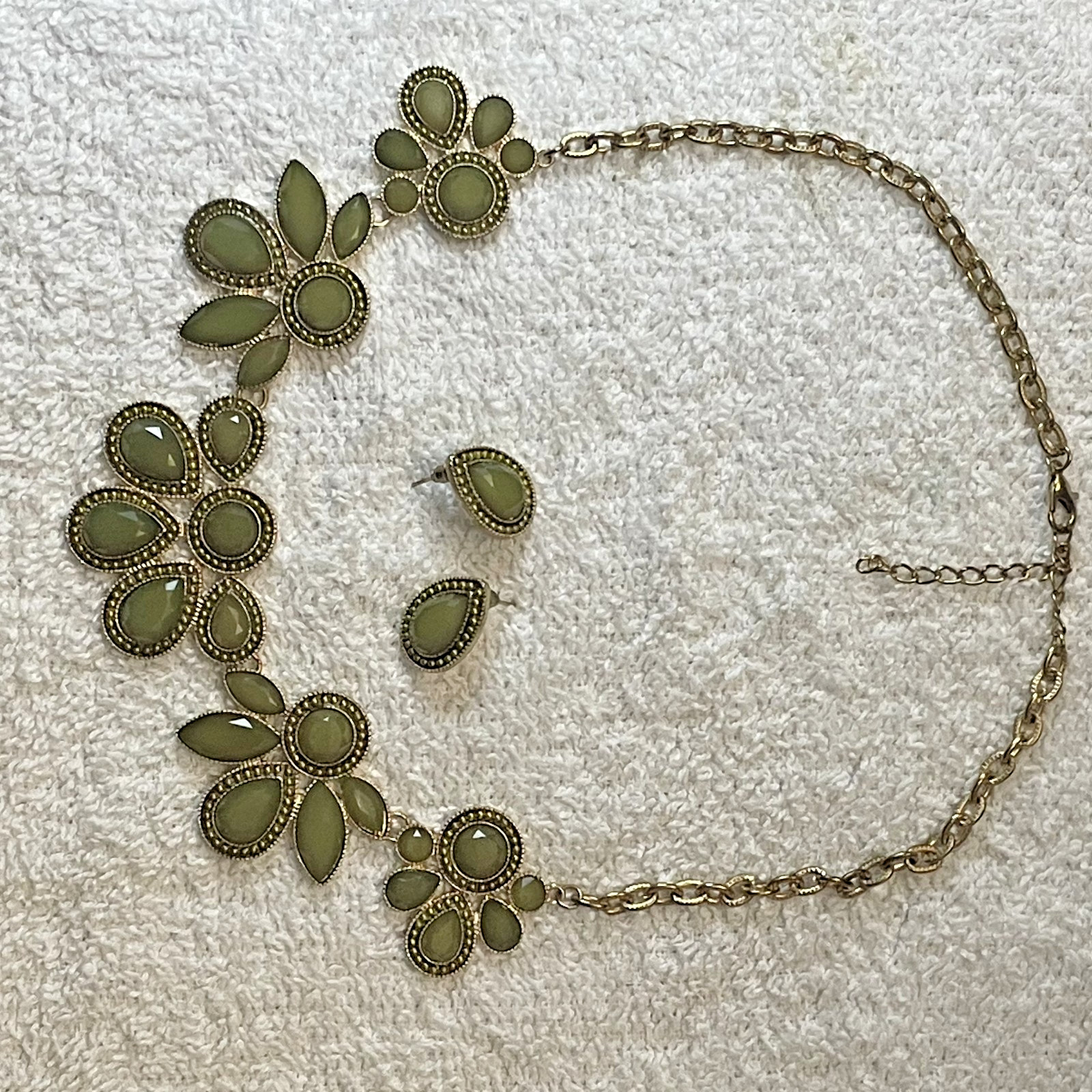 Unbranded Gold Tone Statement Necklace & Earrings Set with Olive Green Stones