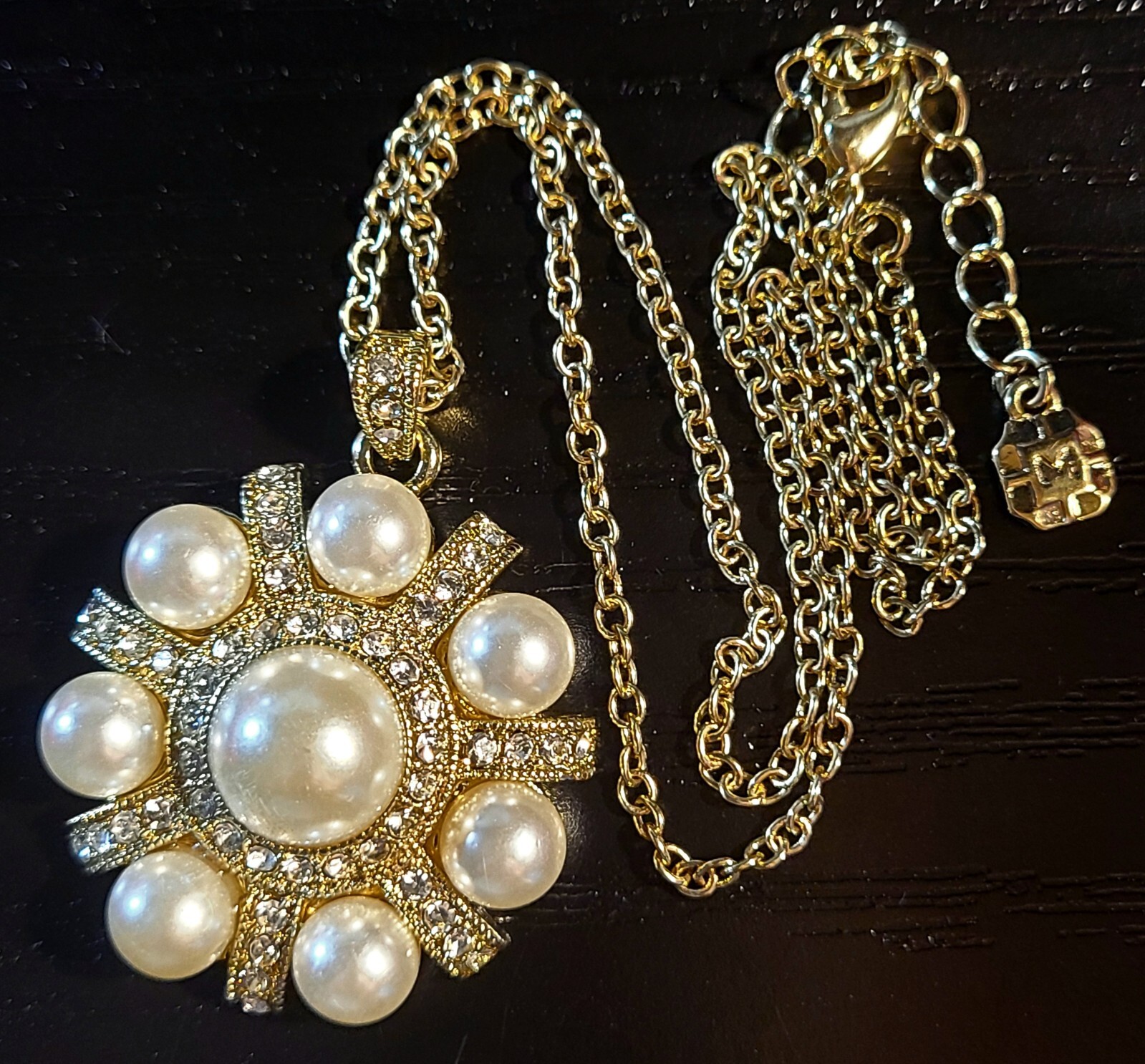 VINTAGE STUNNING CLEAR CRYSTAL FAUX PEARL MONET NECKLACE PENDANT