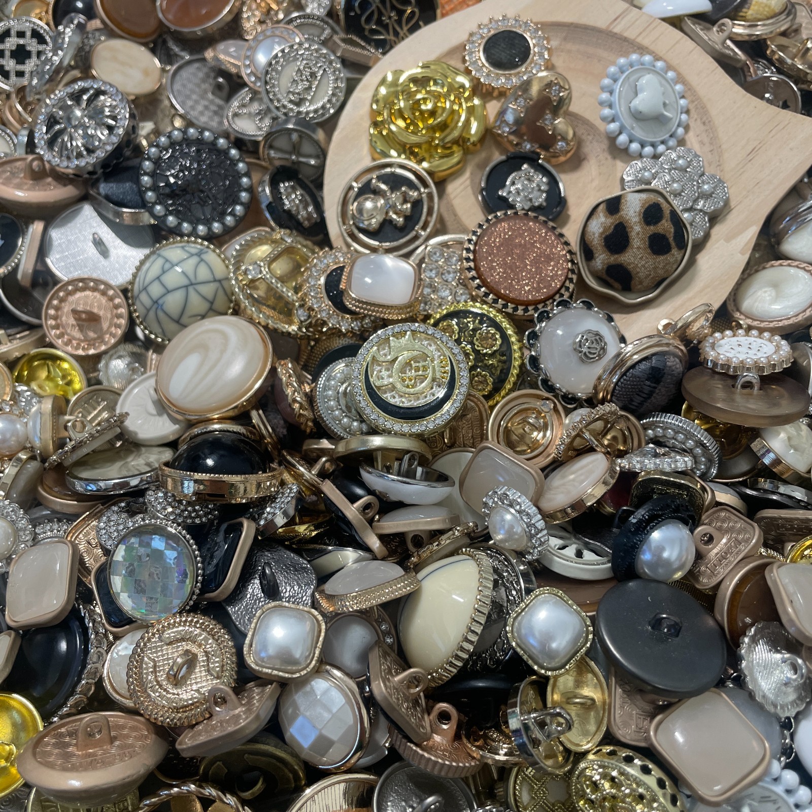 50pcs Vintage Style Metal Buttons Mixed Lot Assorted Sizes Colors Sewing Craft