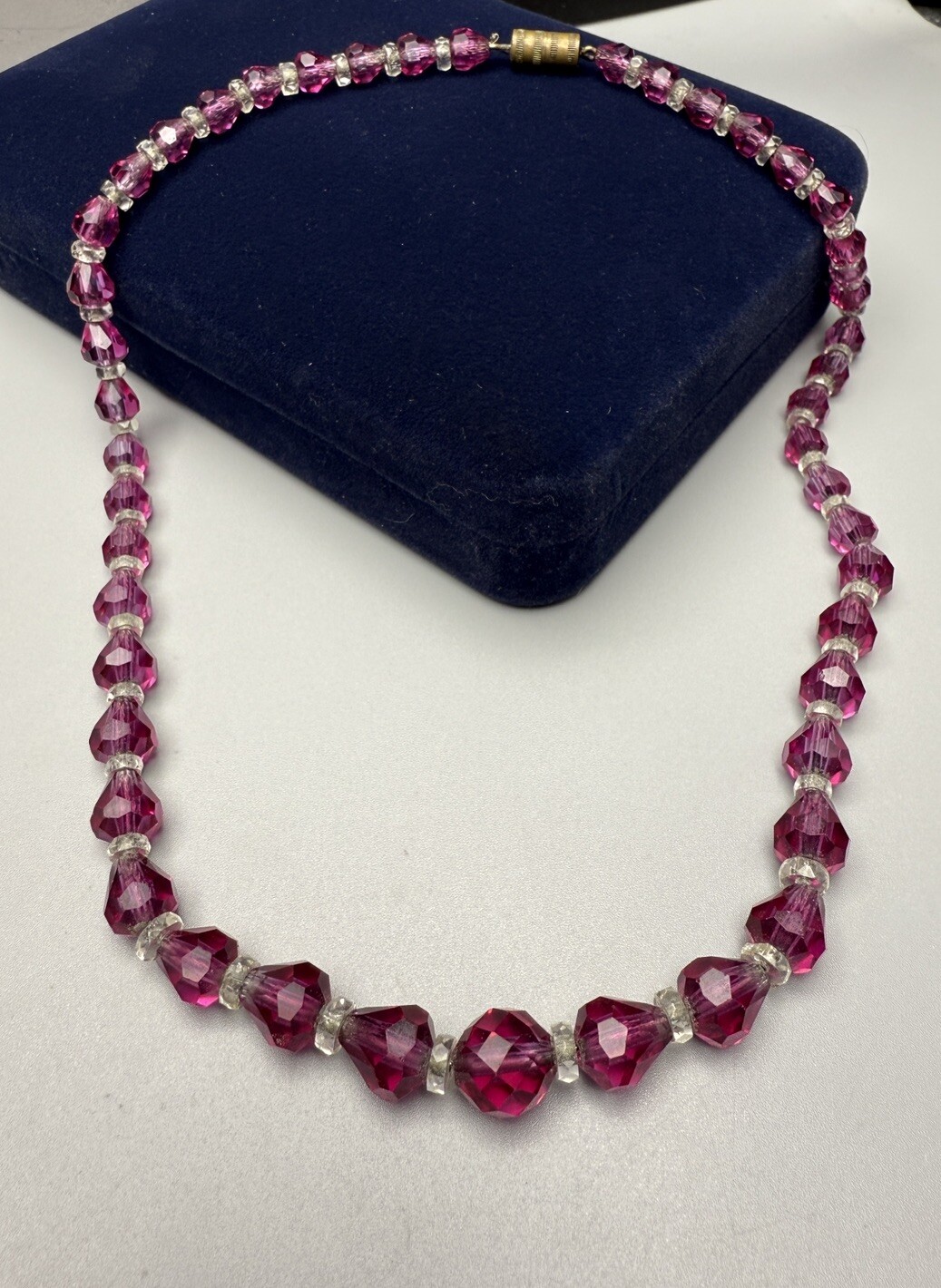 Czech Deep Fuchsia Pink & Clear Faceted Graduated Bead Necklace Vintage 17” 30g