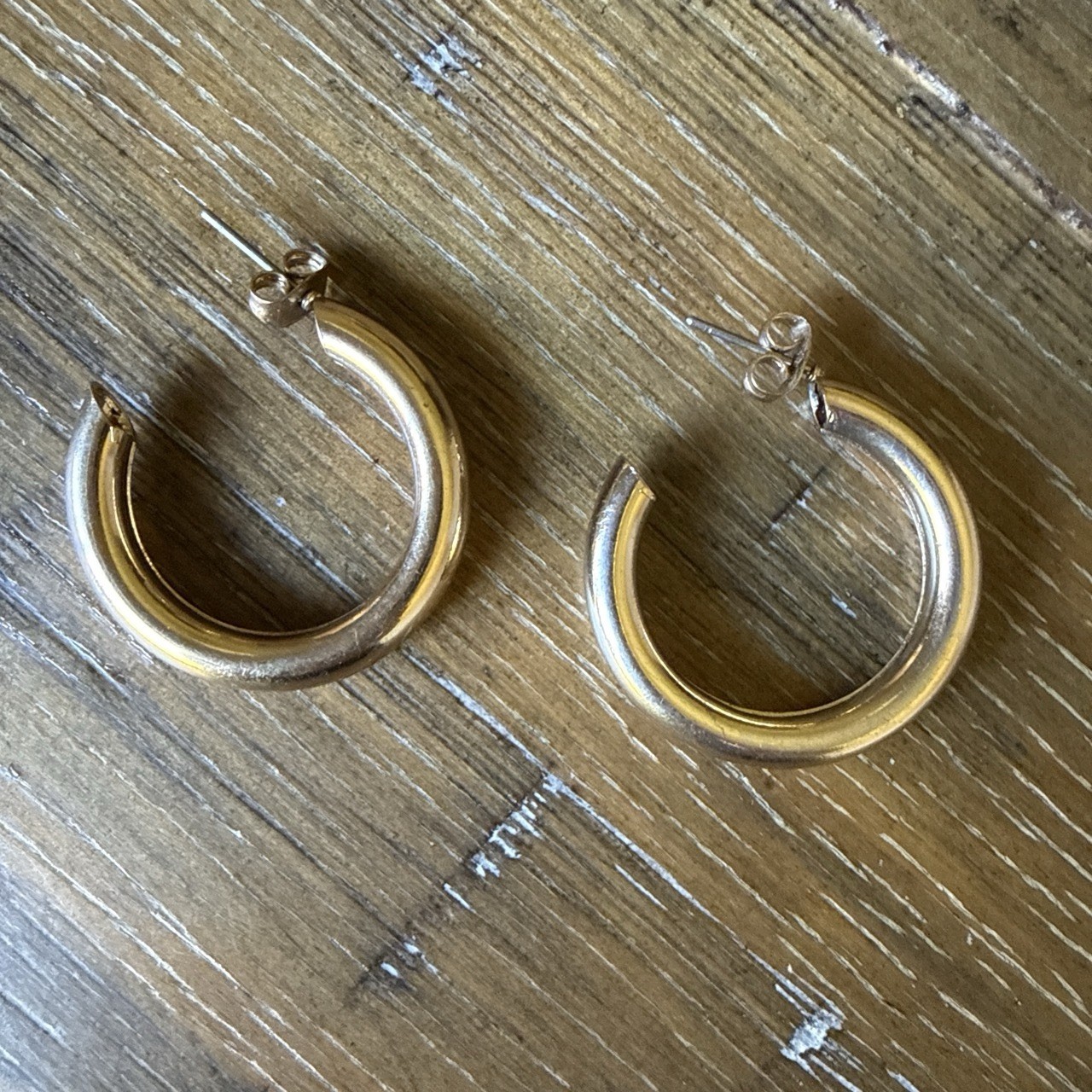 Vintage Tube Hoop Earrings Gold Tone Pierced Ears Lightweight Classic Style 1”