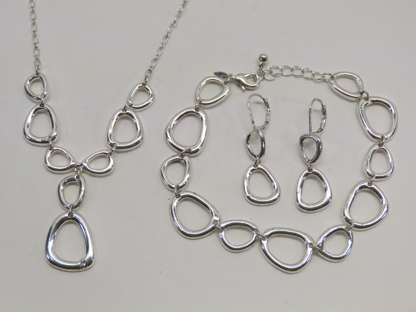 SAQ Jewelry Set Necklace Earrings Bracelet Silver Tone Gorgeous D2611