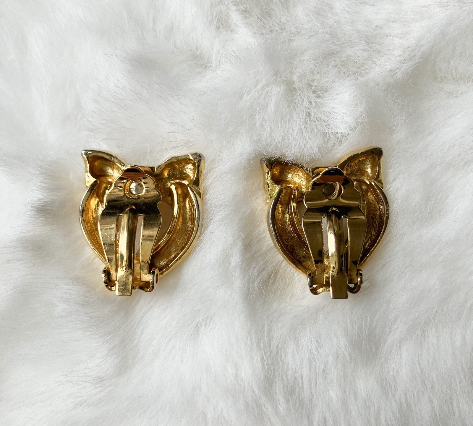 vintage Moschino Logo Heart Bow Clip On earrings Gold Tone Rare Japan exclusive