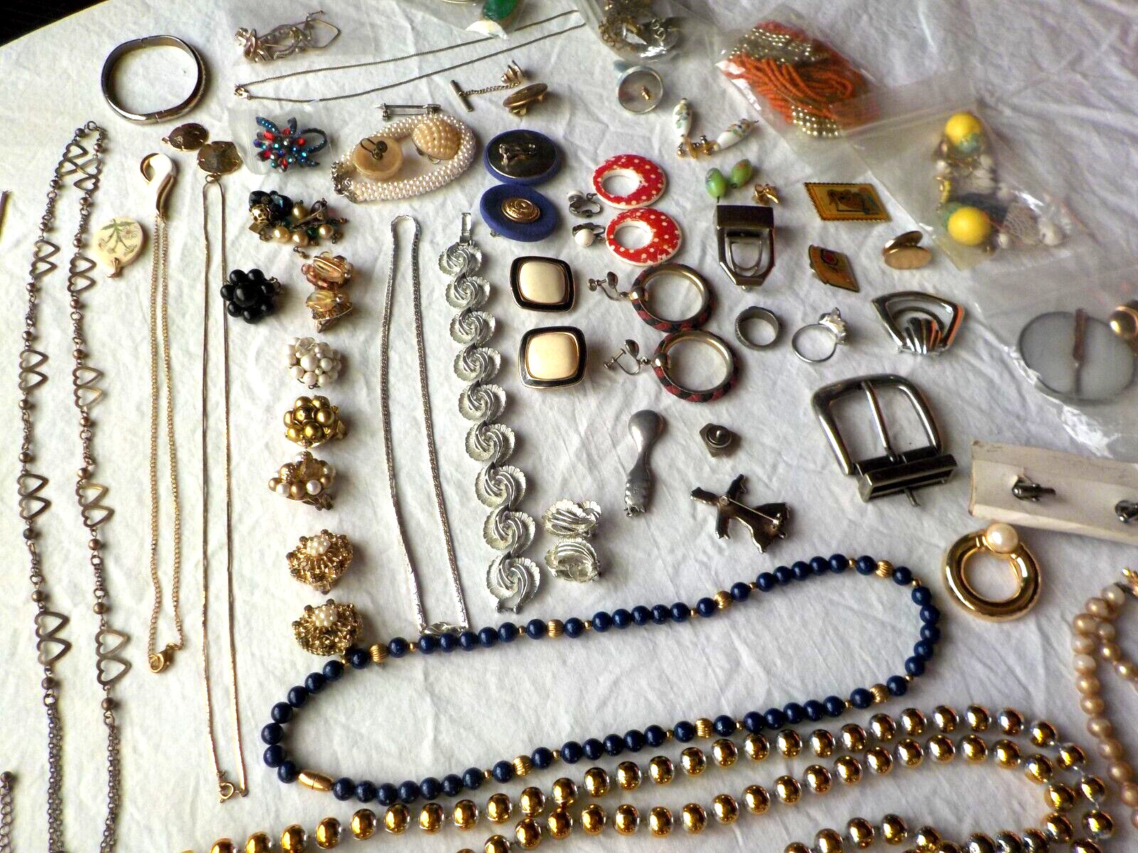 3 Lbs Mixed Lot Jewelry Vintage Wearable, Resell, Craft pieces Beads