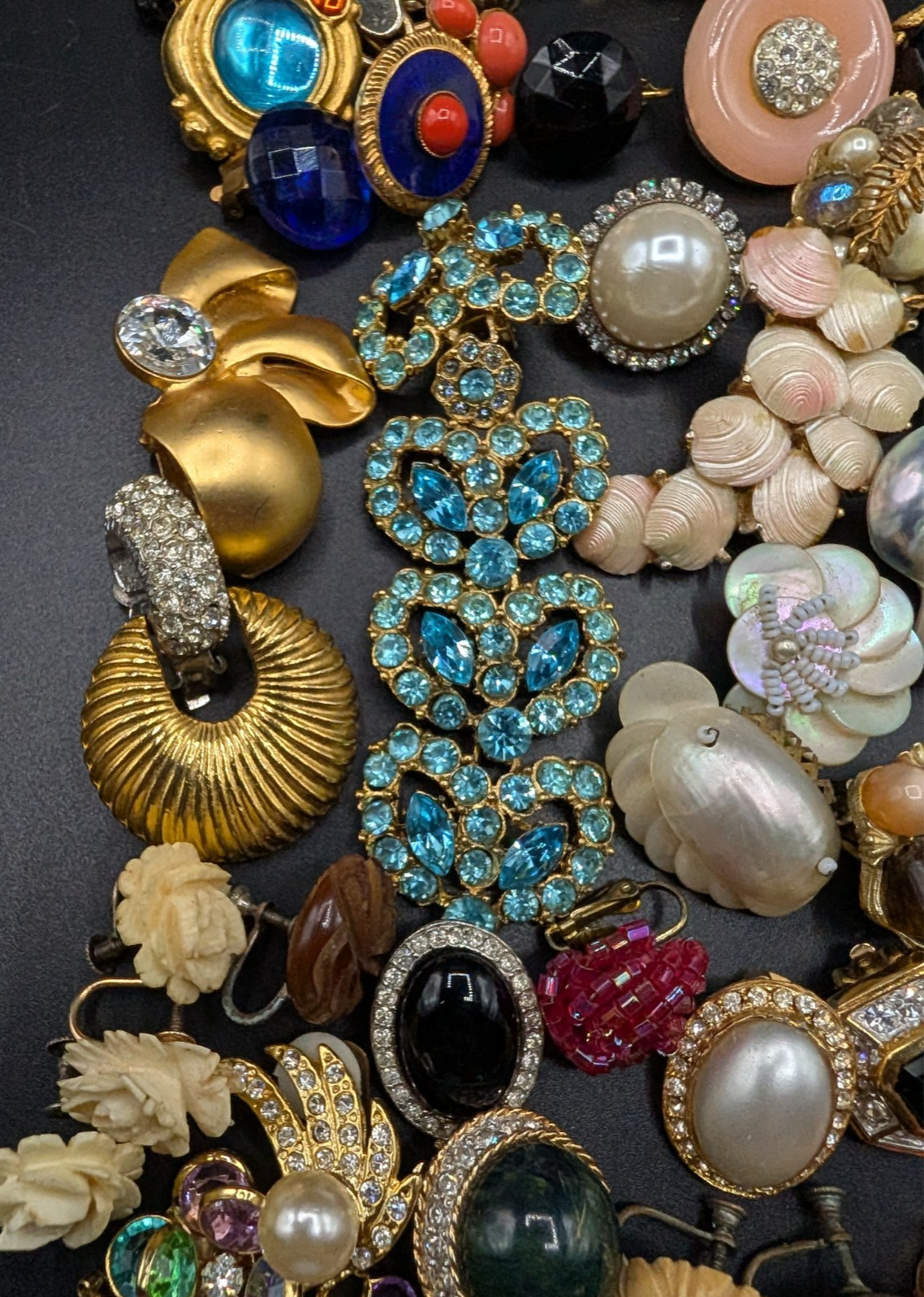 Large Lot of Vintage Singe Earrings For Crafts Aprox 2.5 lb