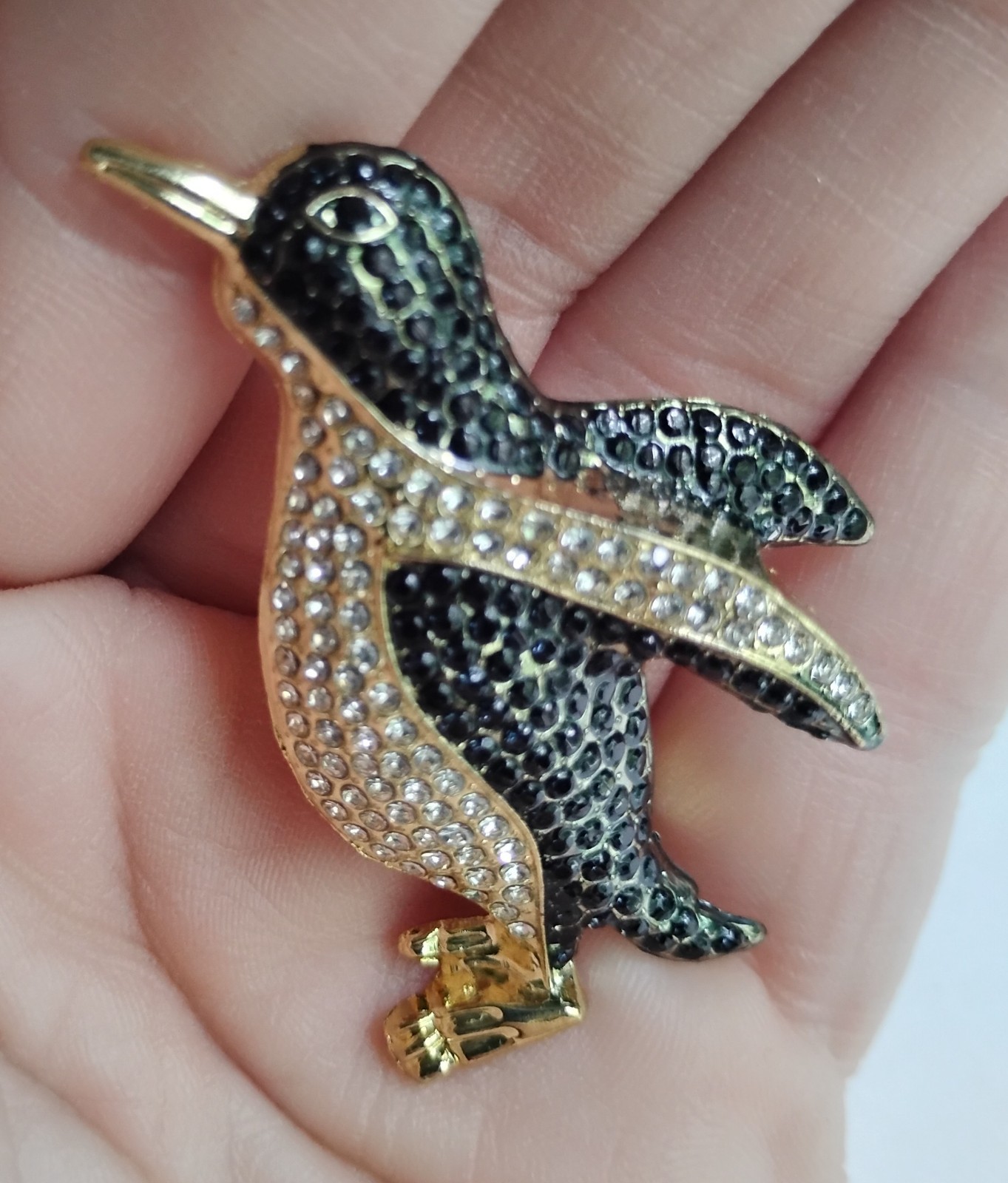 Sparkling Penguin Brooch | Elegant Holiday Fashion Pin | Beautiful Bird Jewelry