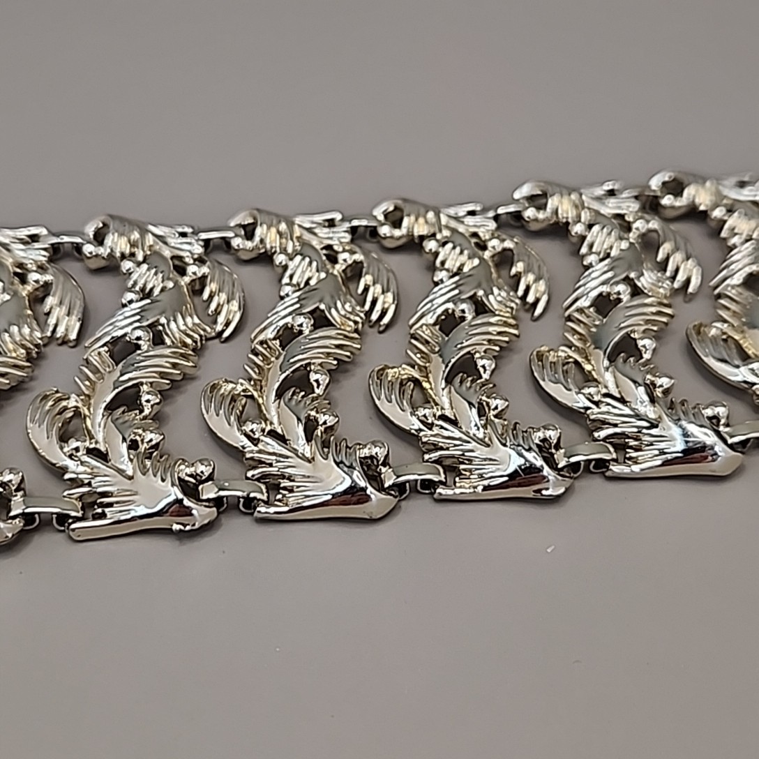 Vintage Charel Wide Bracelet Openwork Leaf Bar Link Gold Tone 7″