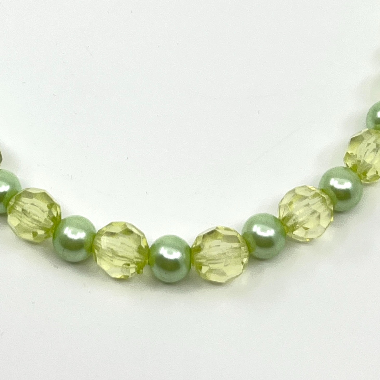 VTG Style Mint Green Faux Pearl & Yellow Faceted Bead Choker Necklace Classic