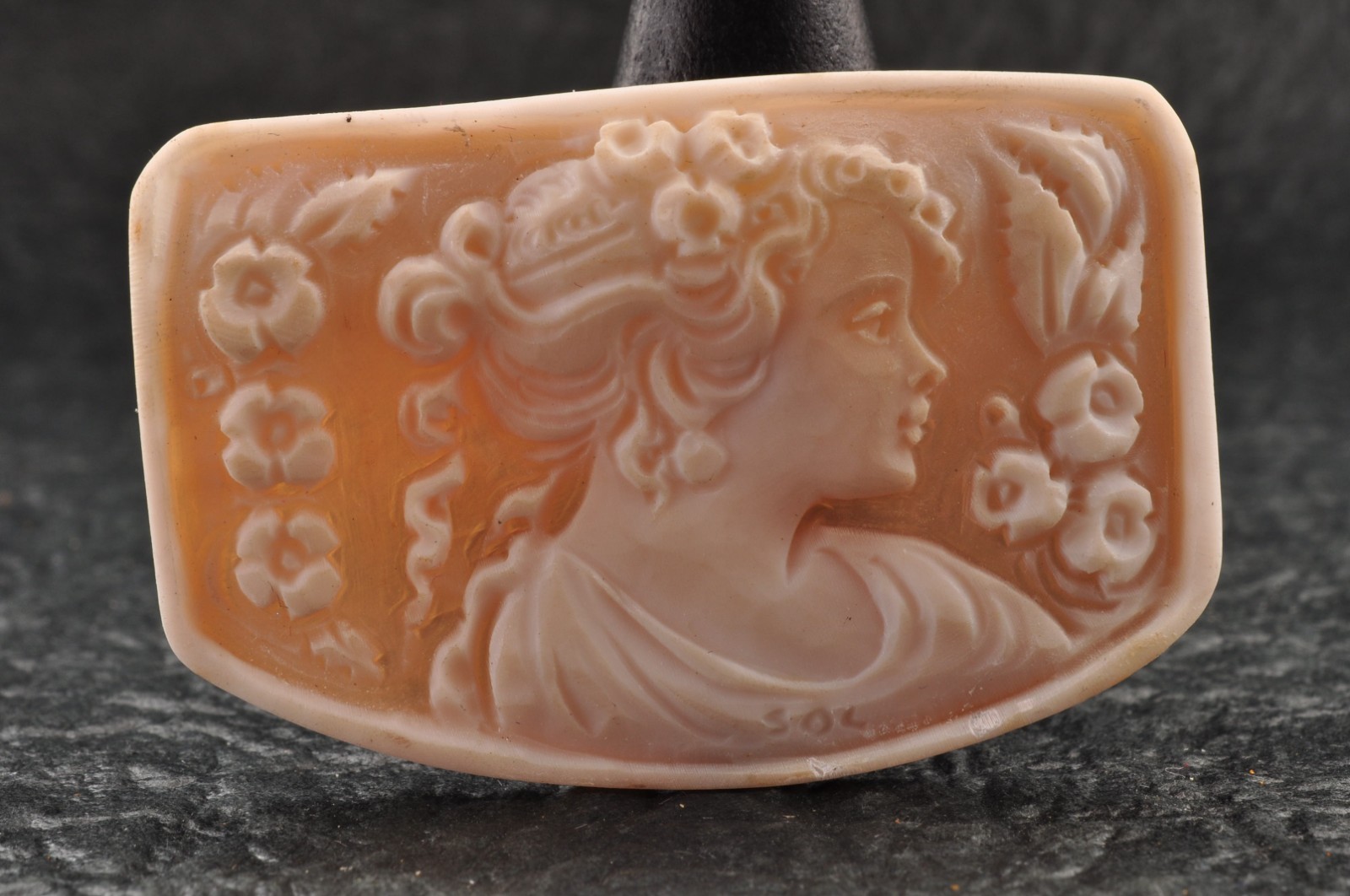 7items , vintage shell cameo White and brown color (Total 241.0ct) with case.