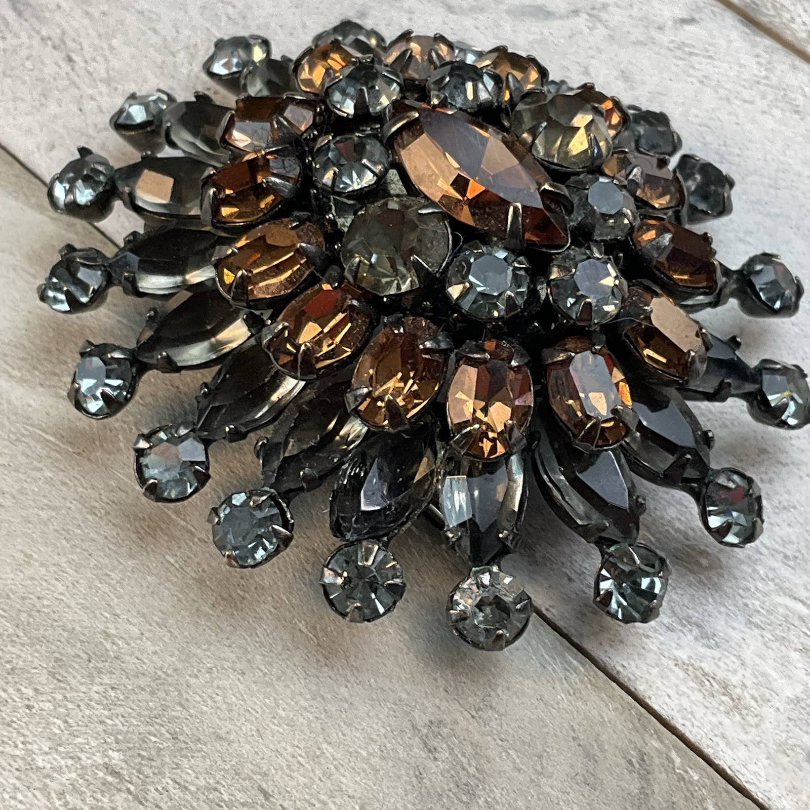 Schreiner Vintage Layered Smokey Gray Topaz Rhinestone Dome Brooch Pin READ