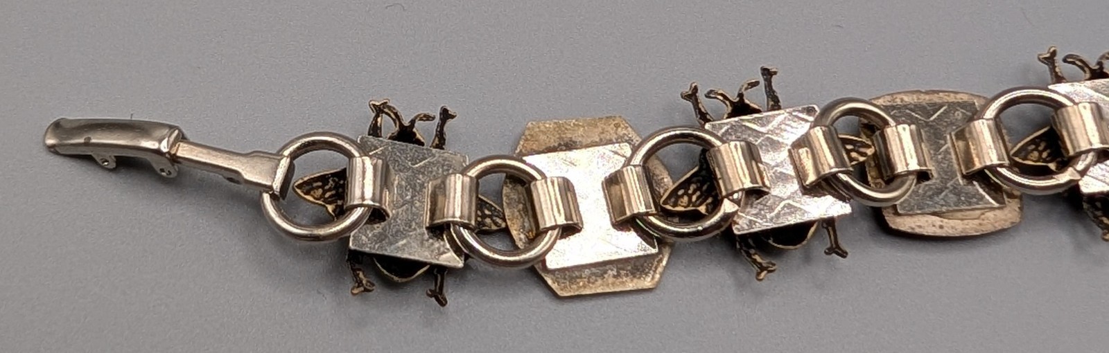 Vintage Lorraine Frances “Be On Time” Bee Bracelet – 7 Inches