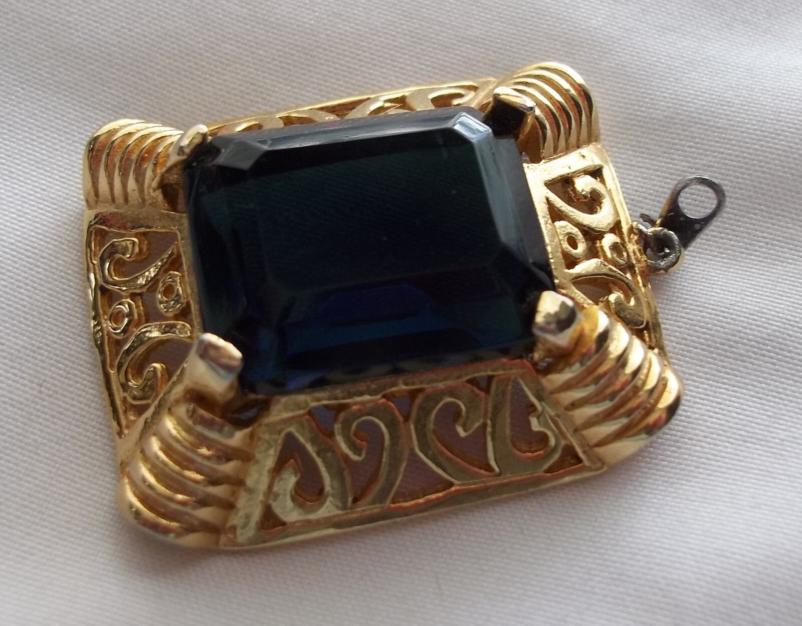 Vtg Signed Edlee Goldtone Opencut Rectangular Pendant Blue/Purple Stone