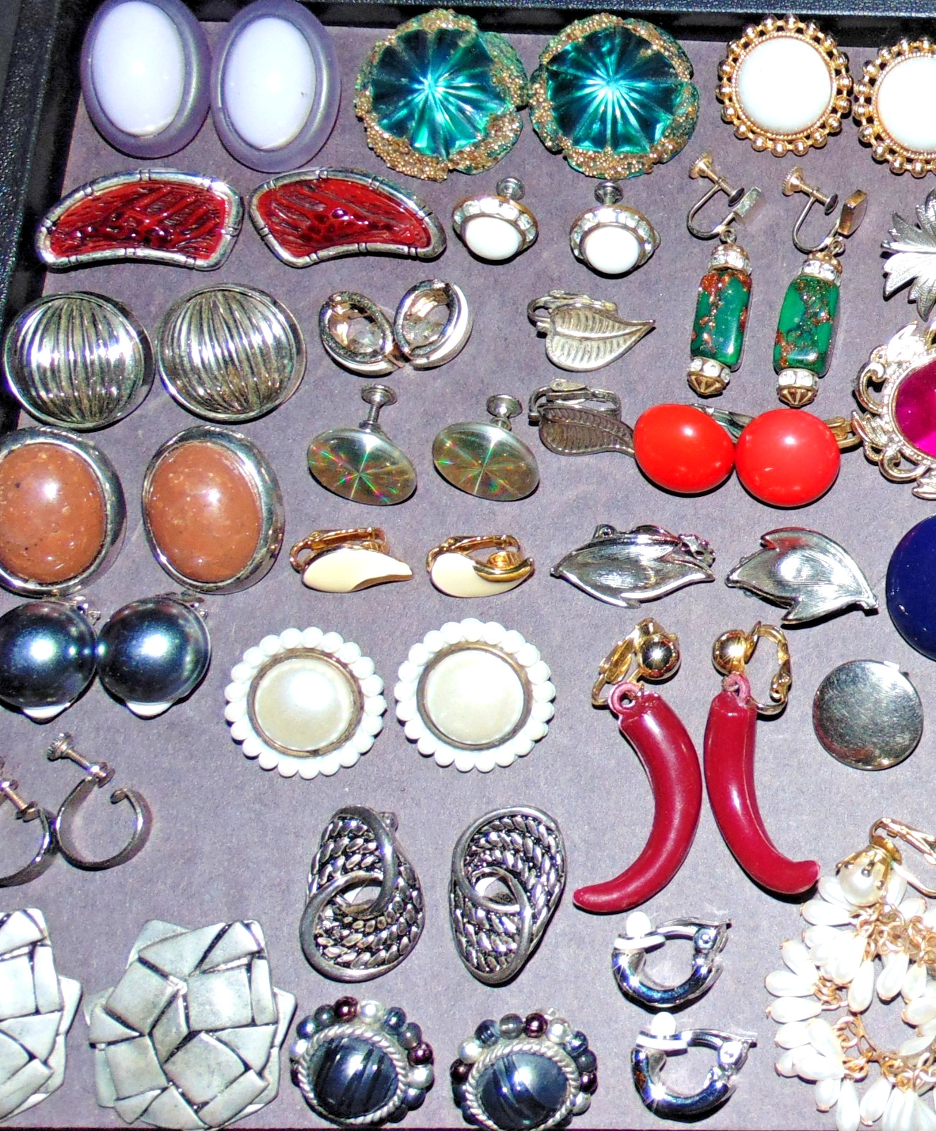 Vintage-Mod Lot 200 ALL Clip-on Earrings Pairs Some Signed Jewelry Rhinestone +