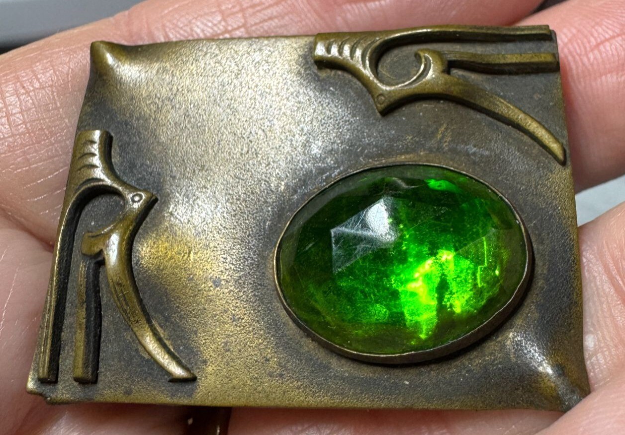 Vintage Art Nouveau Brooch Green Faceted Glass Stone C Clasp