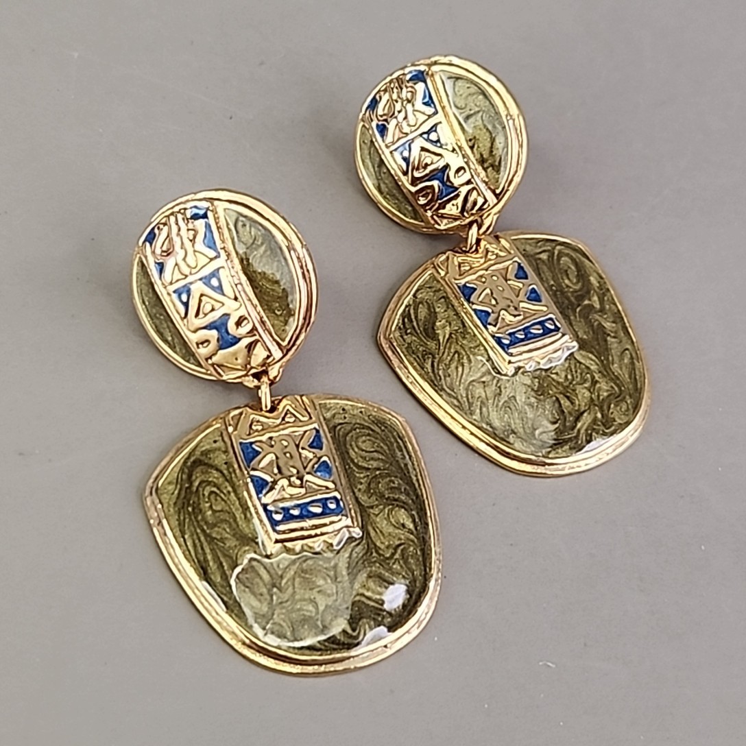 Vintage Berebi Clip On Earrings Dangle Green Enamel Asian Gold Tone 2″