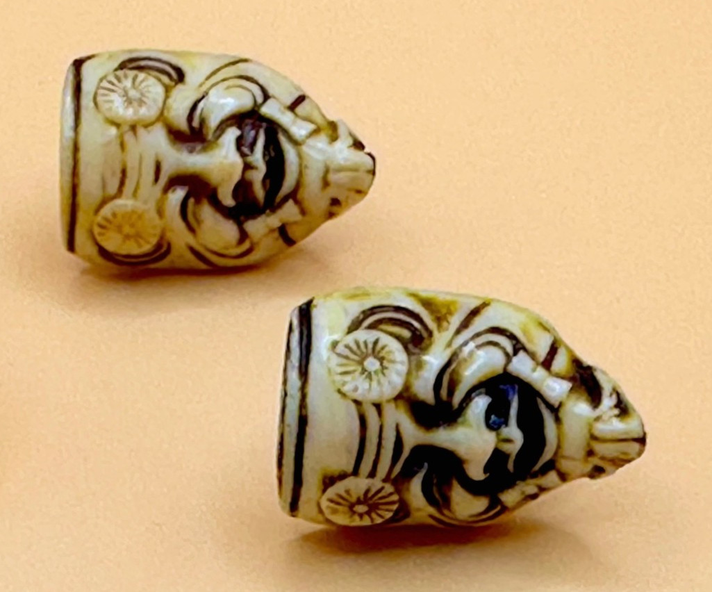 Made In Japan Carved & Hong Kong Acrylic Flowers Earrings VTG E-908