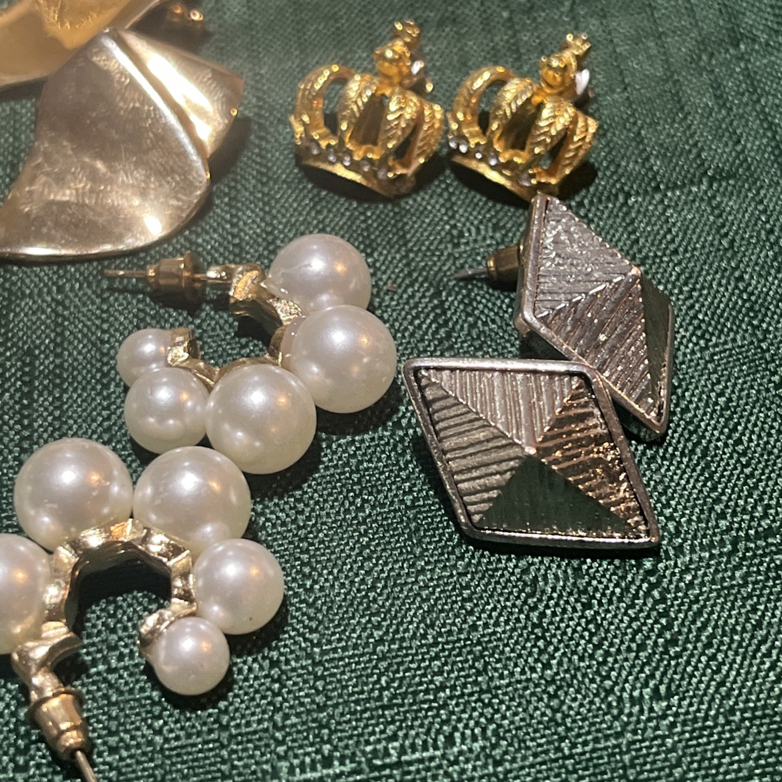 Women’s Vintage earrings Lot Gold Tone Silver Tone Some Name Brands Pierced 18