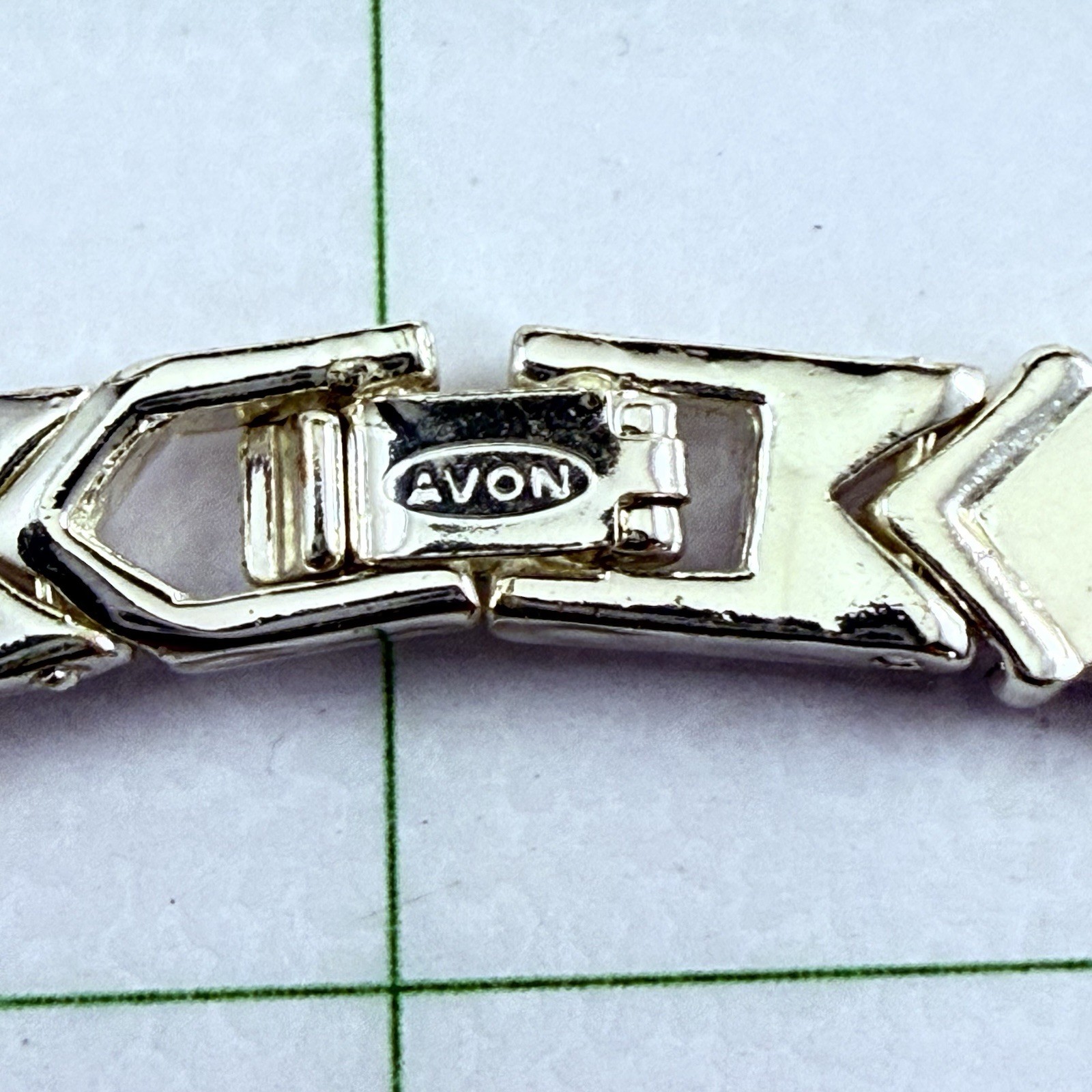 Vintage AVON Chevron Link Polished Silver Tone Necklace 15.5″