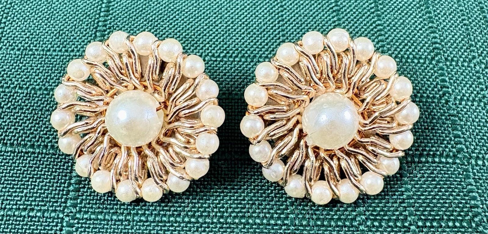 Early Miriam Haskell Style Wired Pearl Cluster Clip-on Earrings Gold Tone Nest